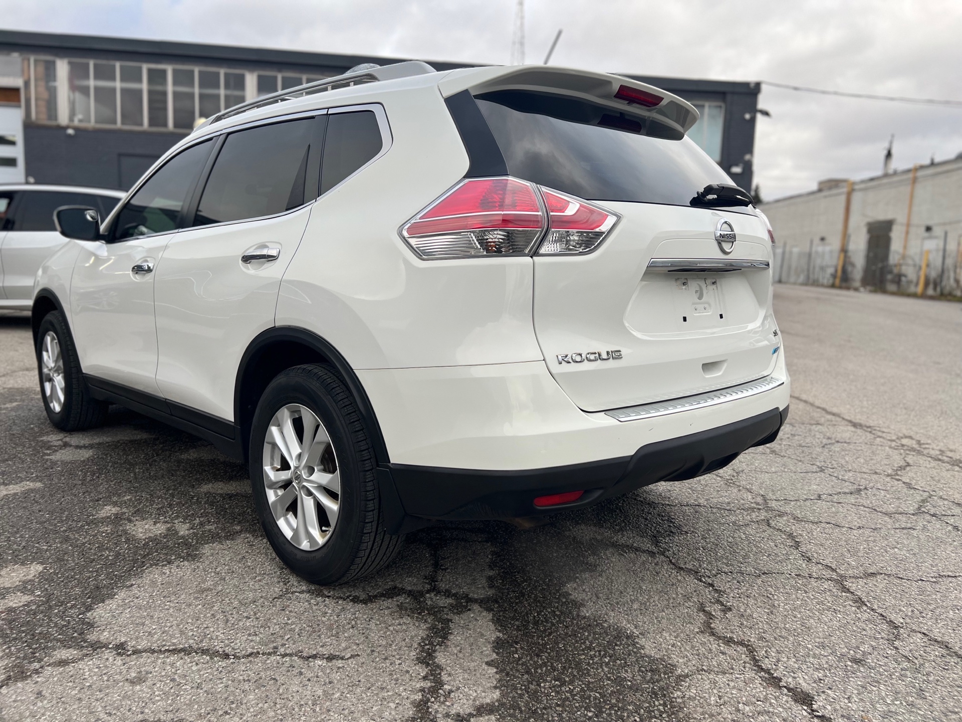 /autocainc/2014-Nissan-Rogue-6446094073013942.jpg