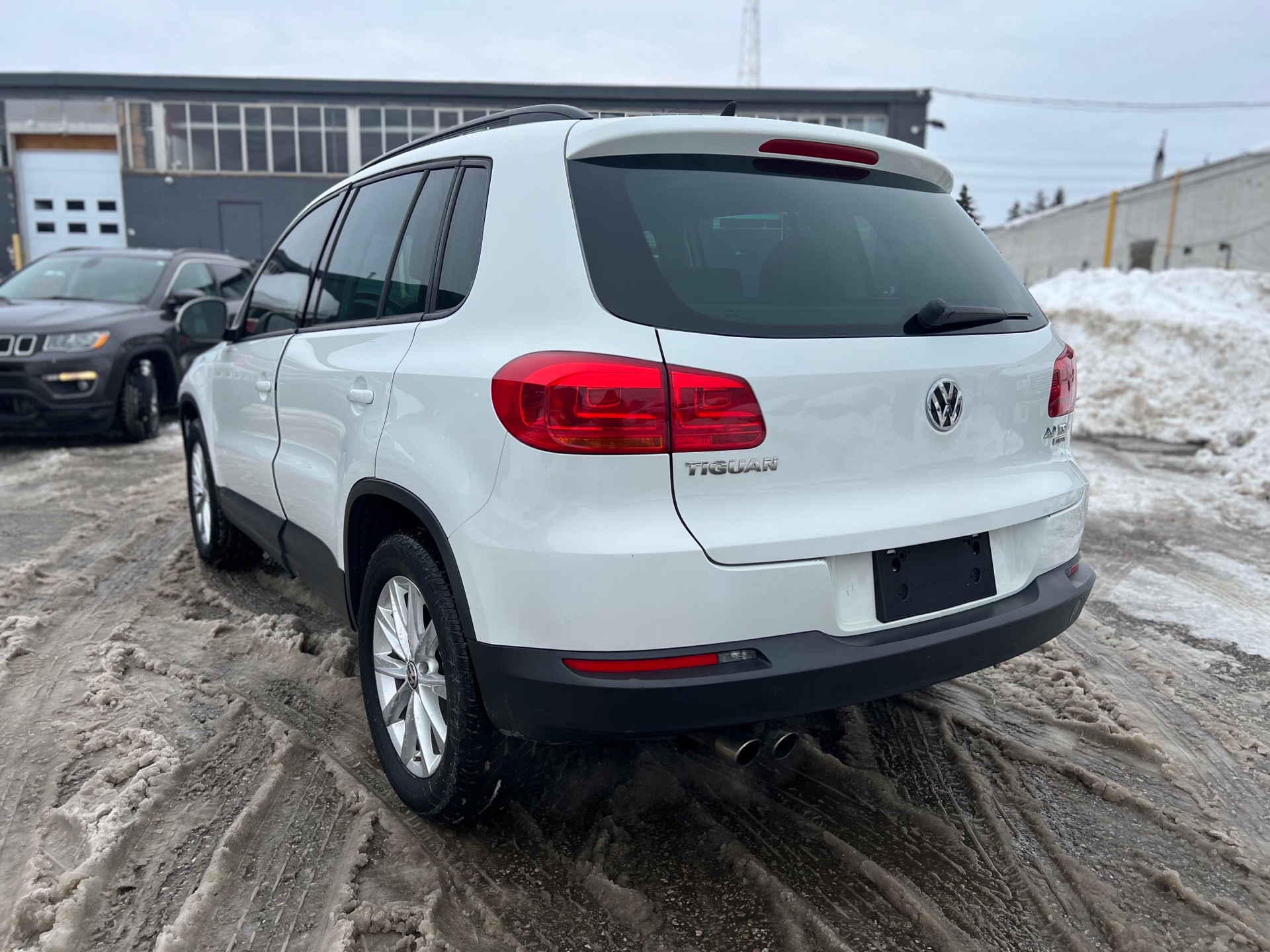 /autocainc/2015-Volkswagen-Tiguan-062060408335904205.jpg