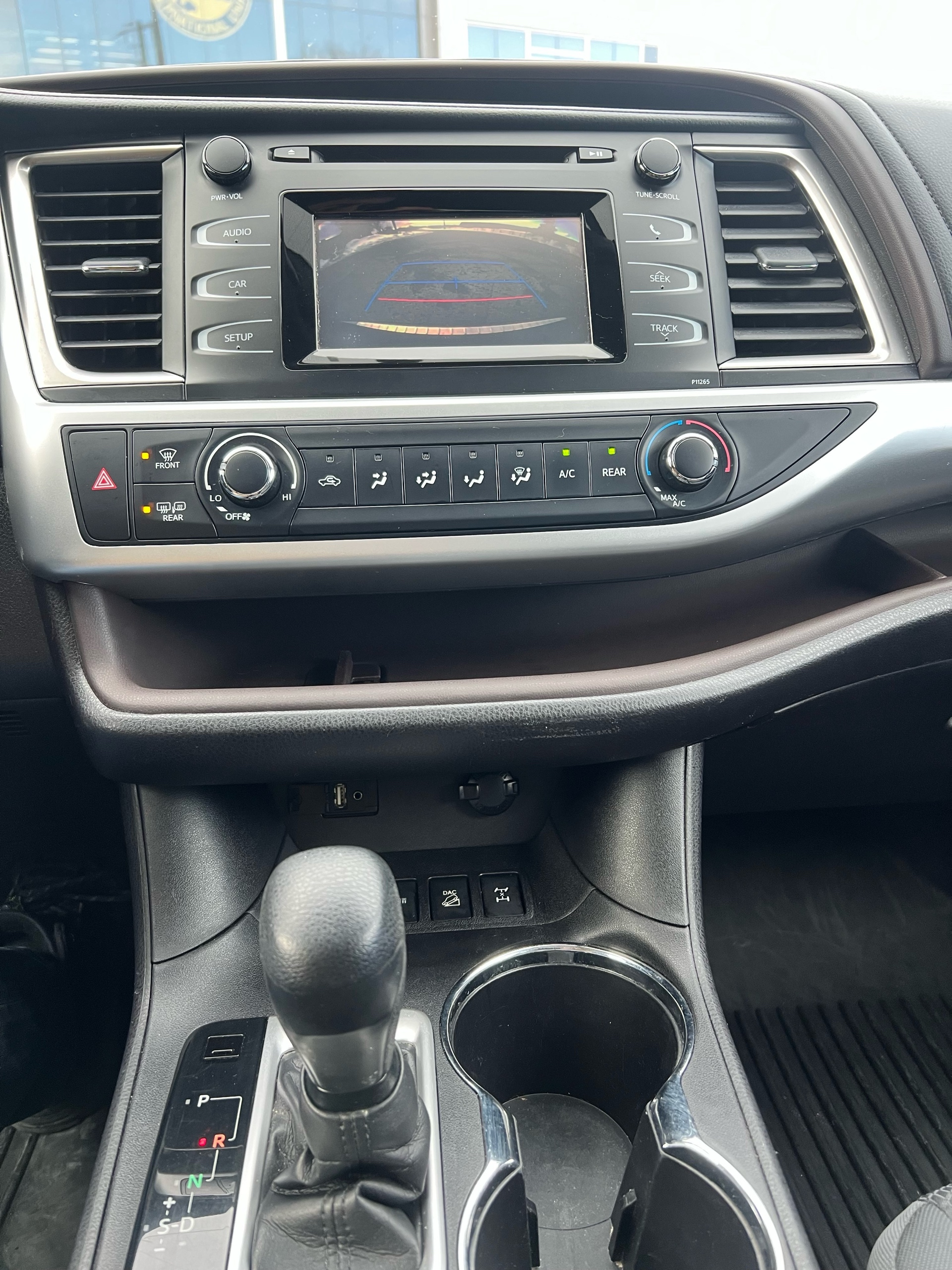 /autocainc/2016-Toyota-Highlander-20267144595521414.jpg