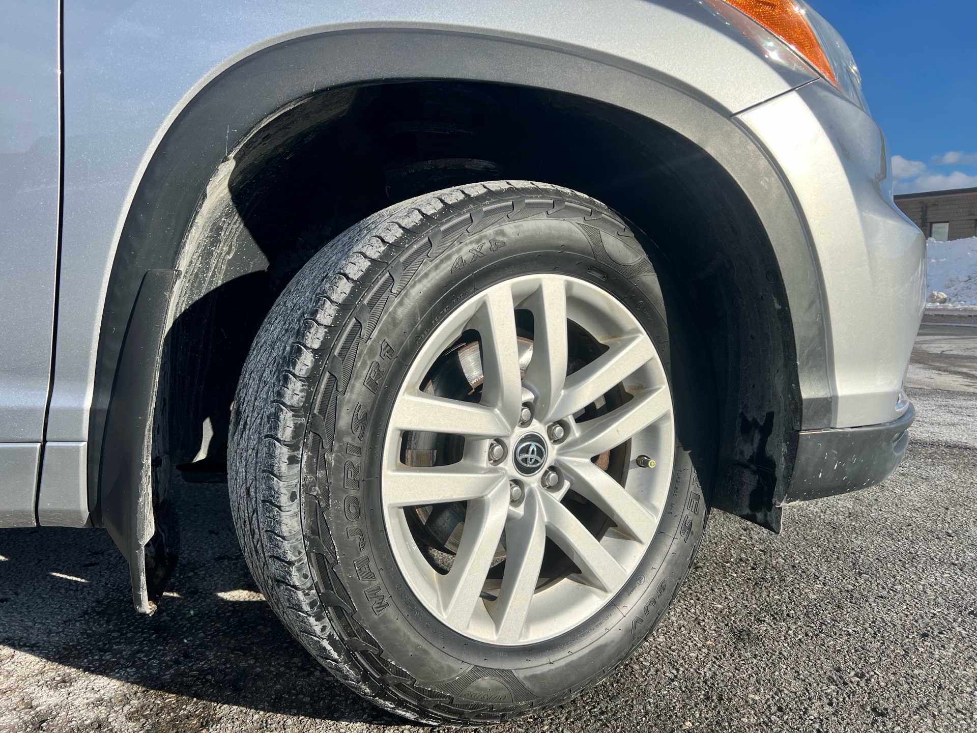 /autocainc/2016-Toyota-Highlander-22579104872194833.jpg