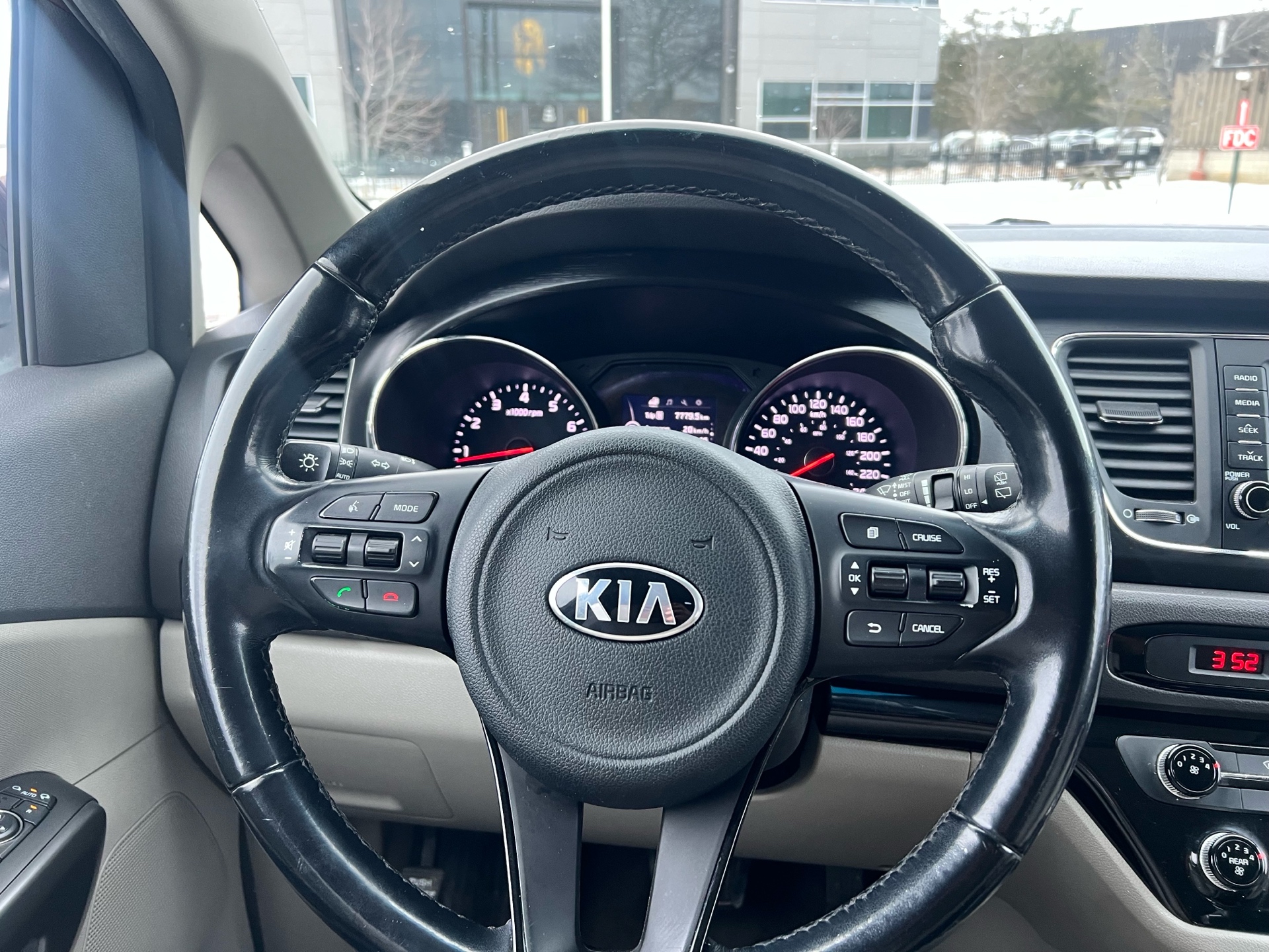 /autocainc/2017-Kia-Sedona-004462414808527937.jpg