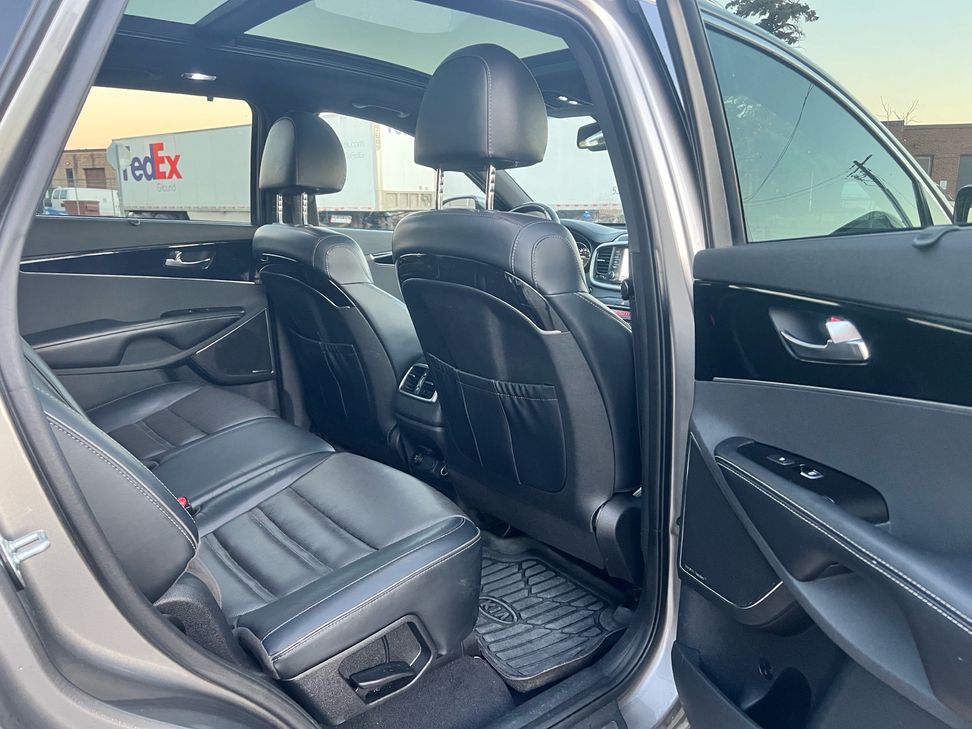 /autocainc/2019-Kia-Sorento-029541732345496508.jpg