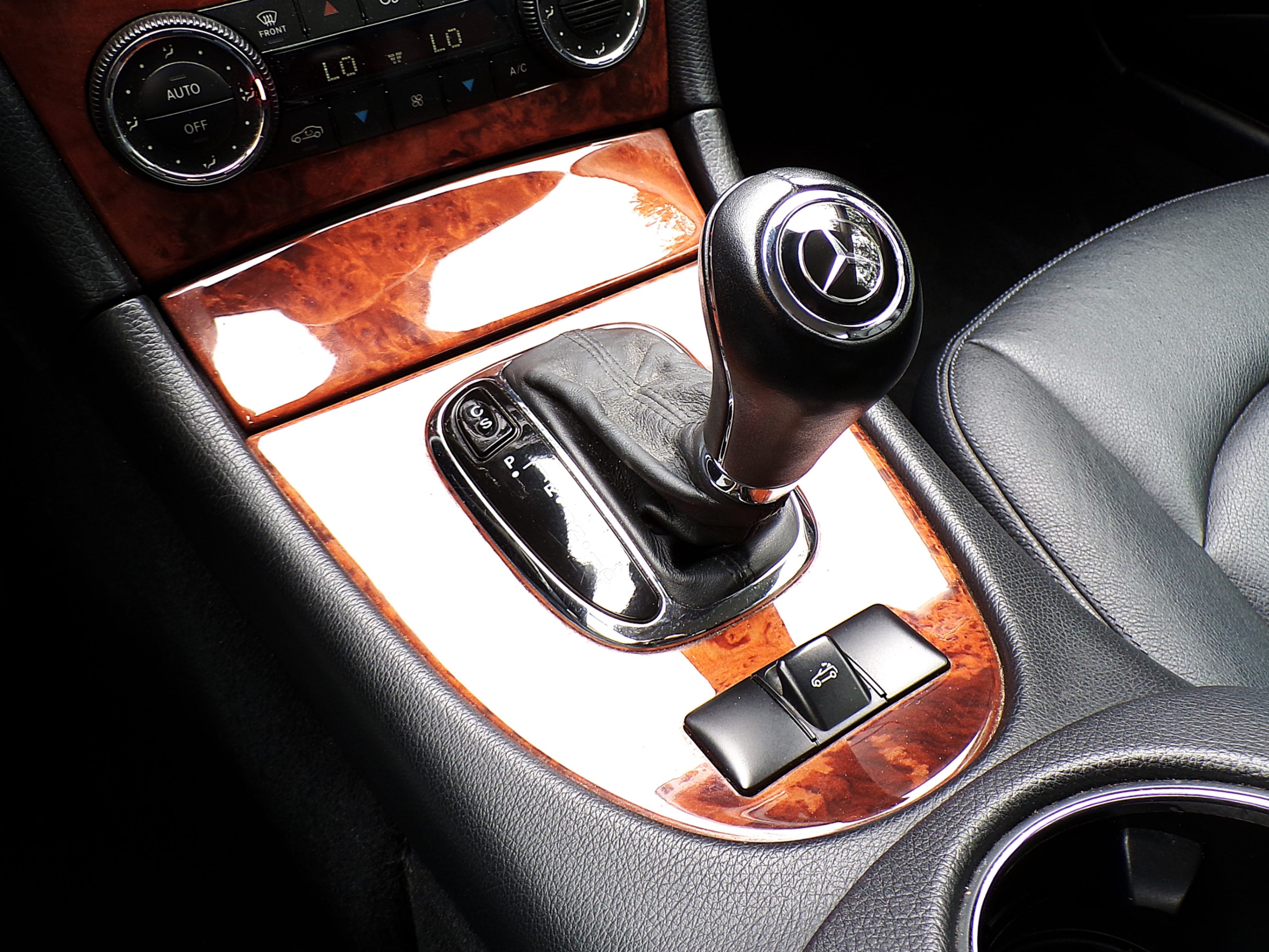 /autogallery/2008-Mercedes-Benz-CLK-Class-28854169526637397.jpg