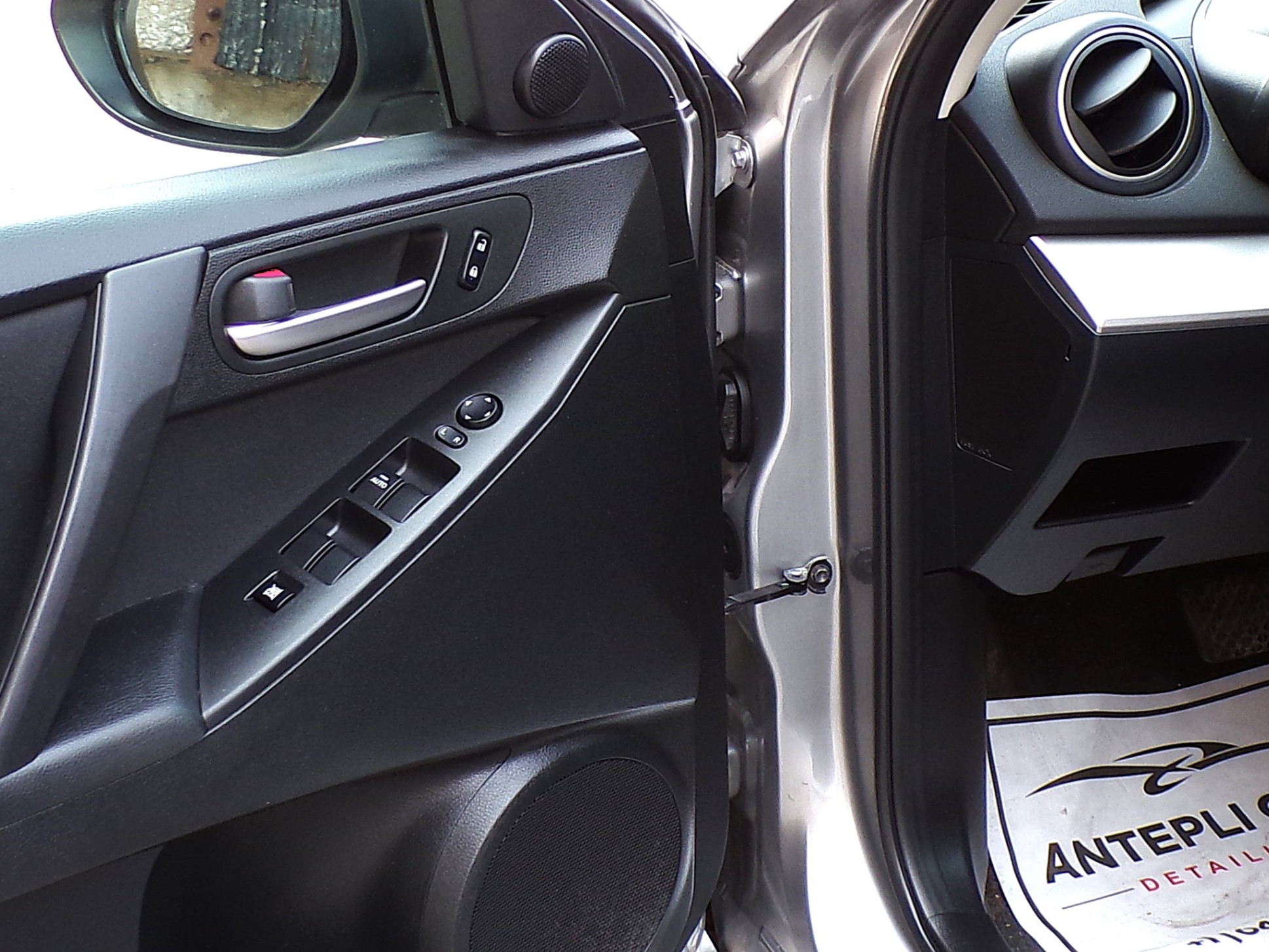 /autogallery/2010-Mazda-Mazda3-23185422972498304.jpg
