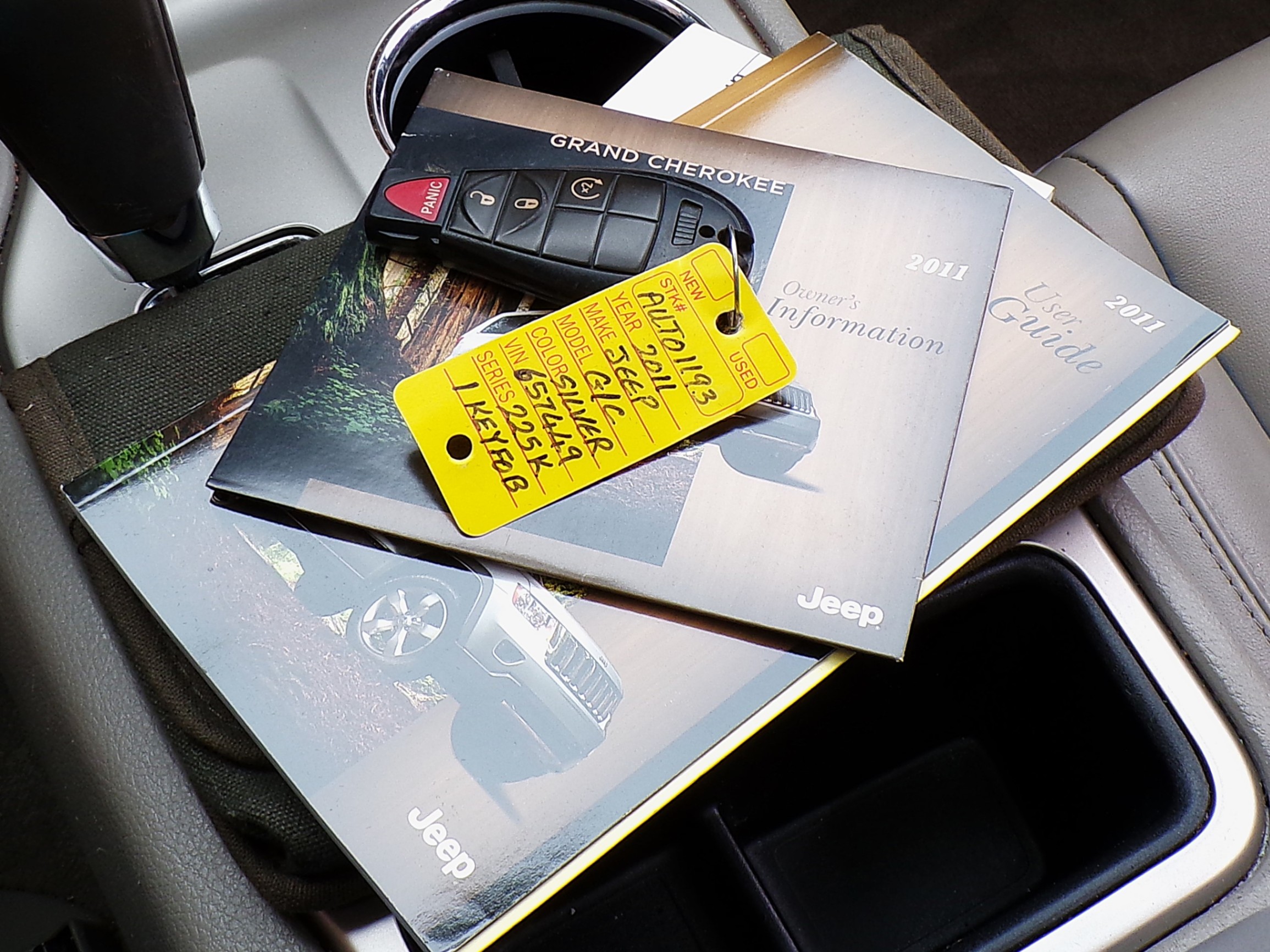 /autogallery/2011-Jeep-GrandCherokee-048287670468693866.jpg