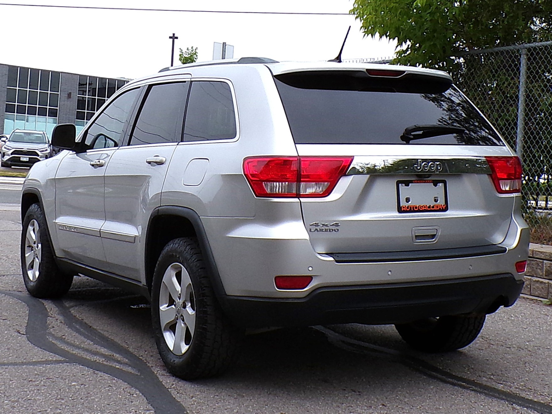/autogallery/2011-Jeep-GrandCherokee-2282012553815549.jpg