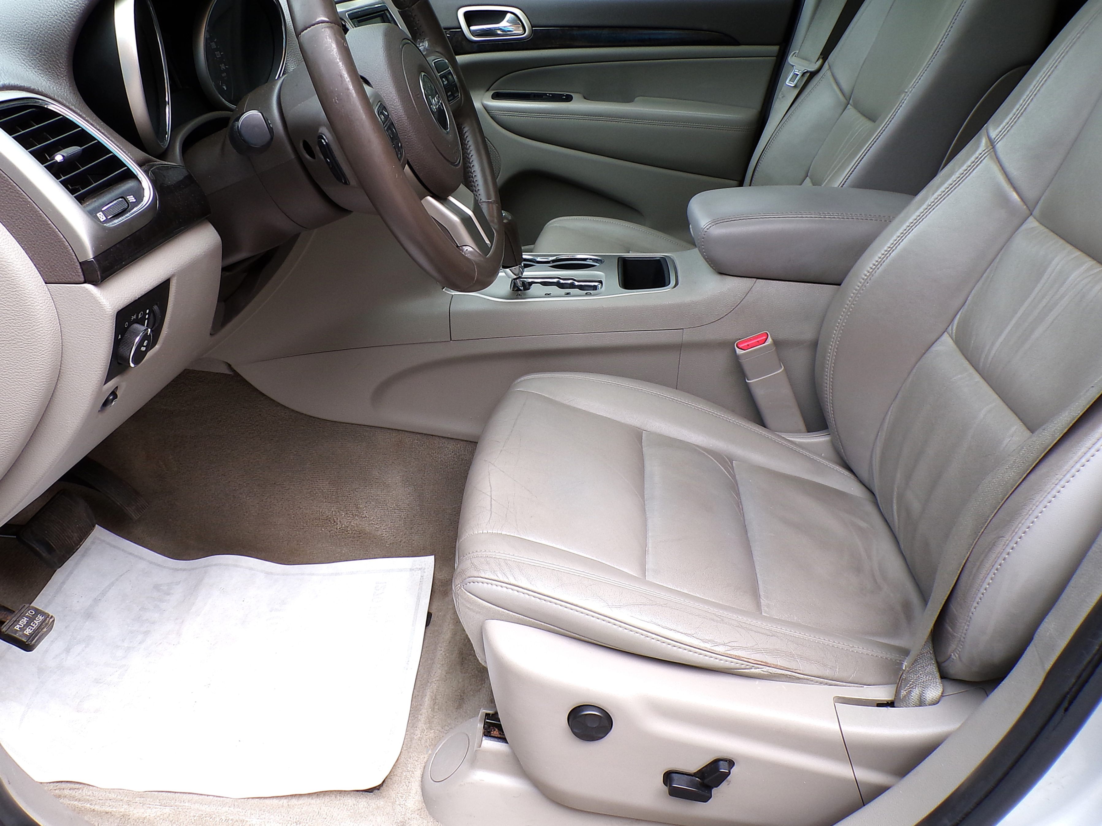 /autogallery/2011-Jeep-GrandCherokee-26136482323991683.jpg