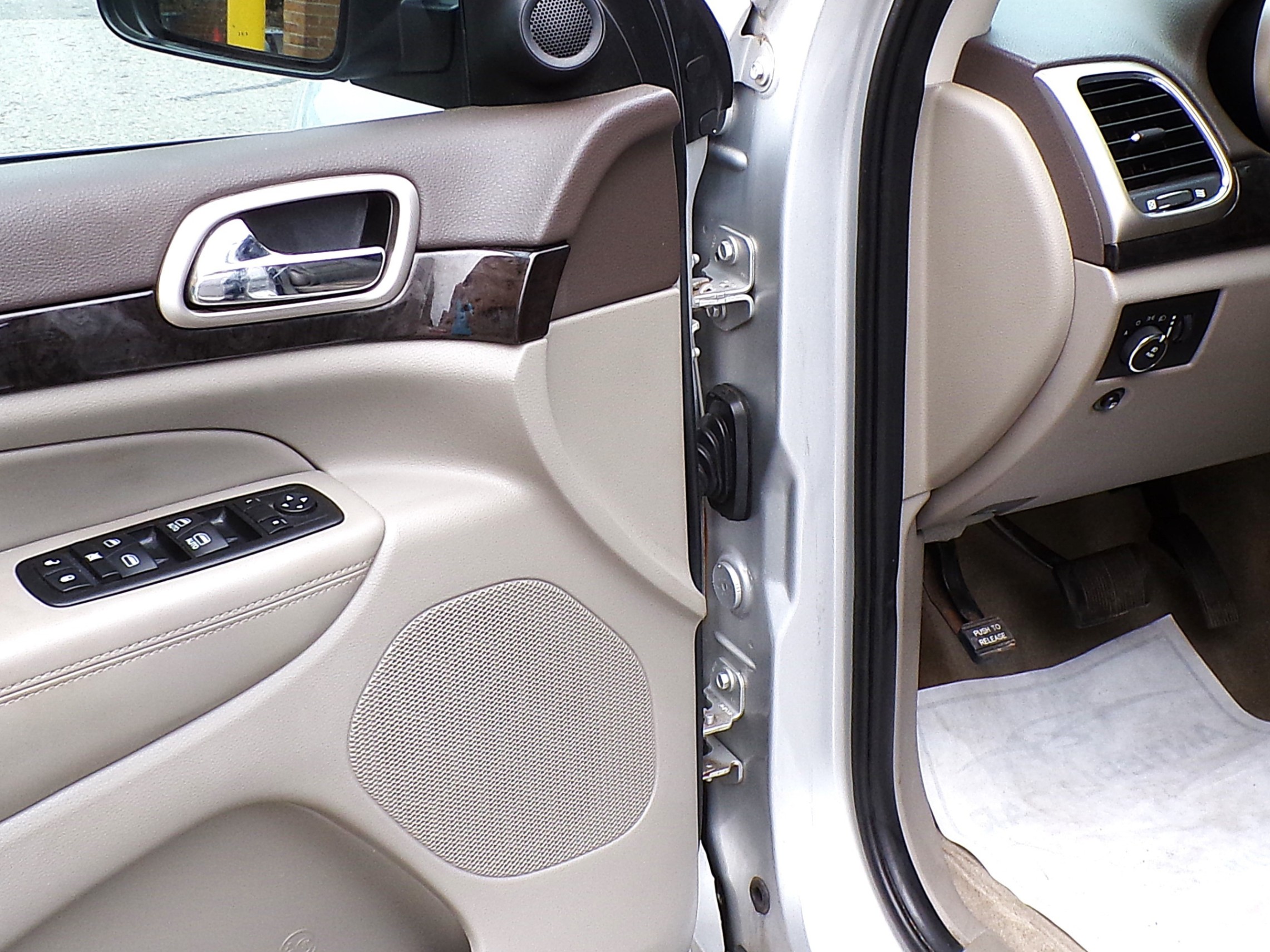 /autogallery/2011-Jeep-GrandCherokee-289641682897126.jpg