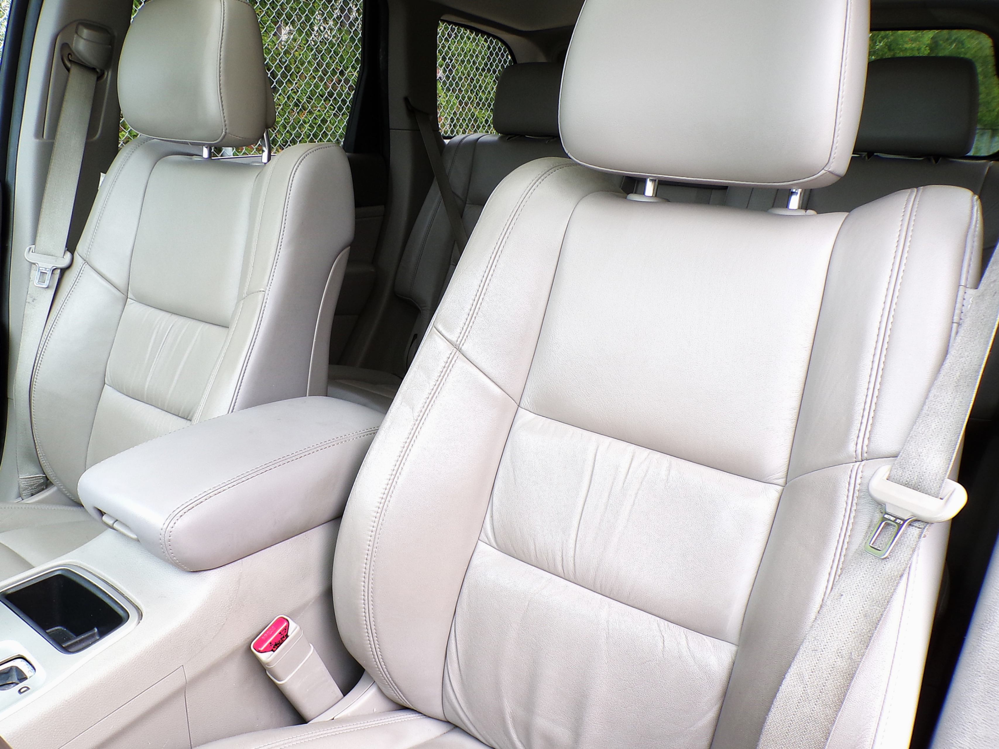 /autogallery/2011-Jeep-GrandCherokee-32984045159802755.jpg