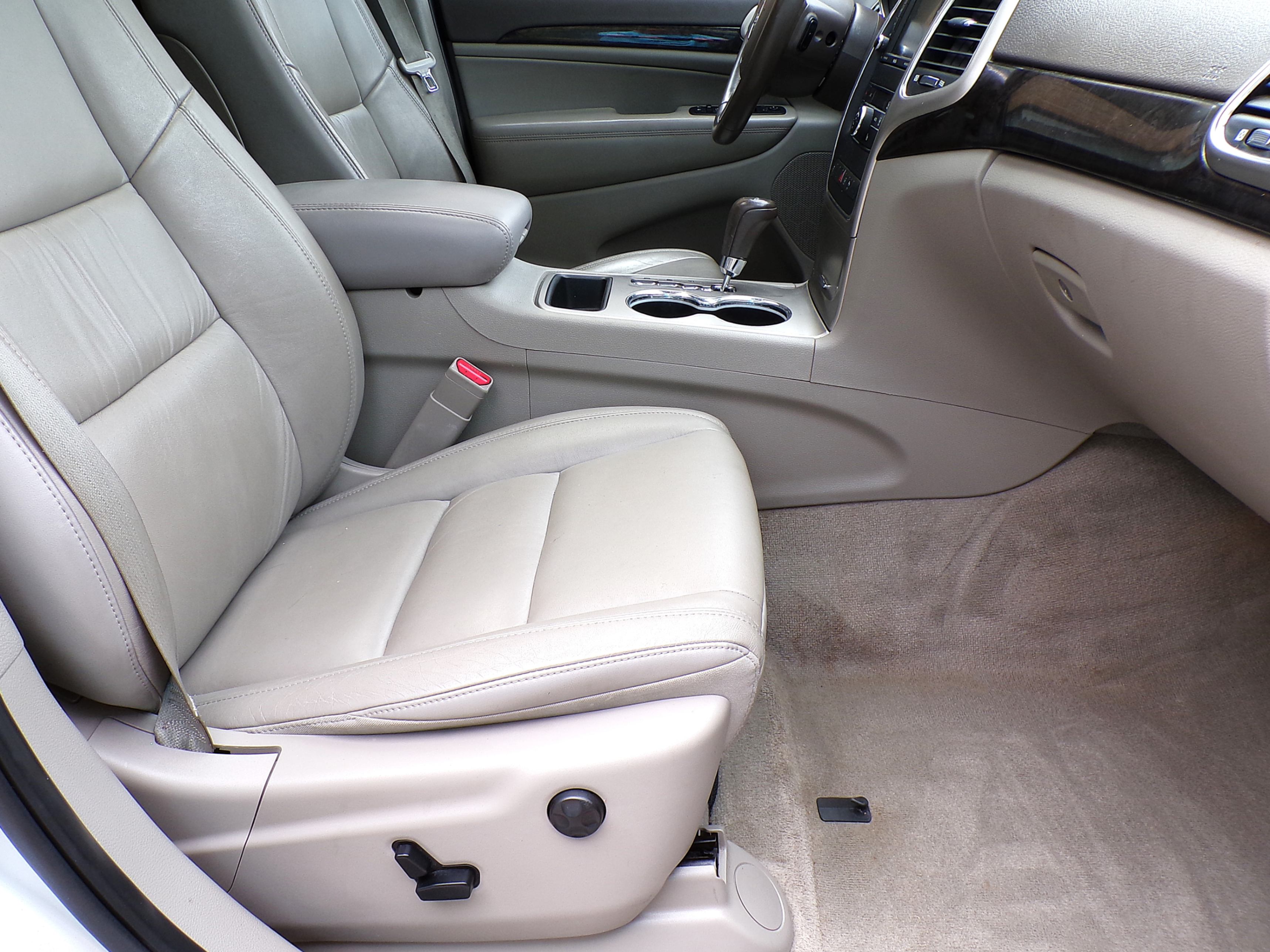 /autogallery/2011-Jeep-GrandCherokee-3606353605741257.jpg