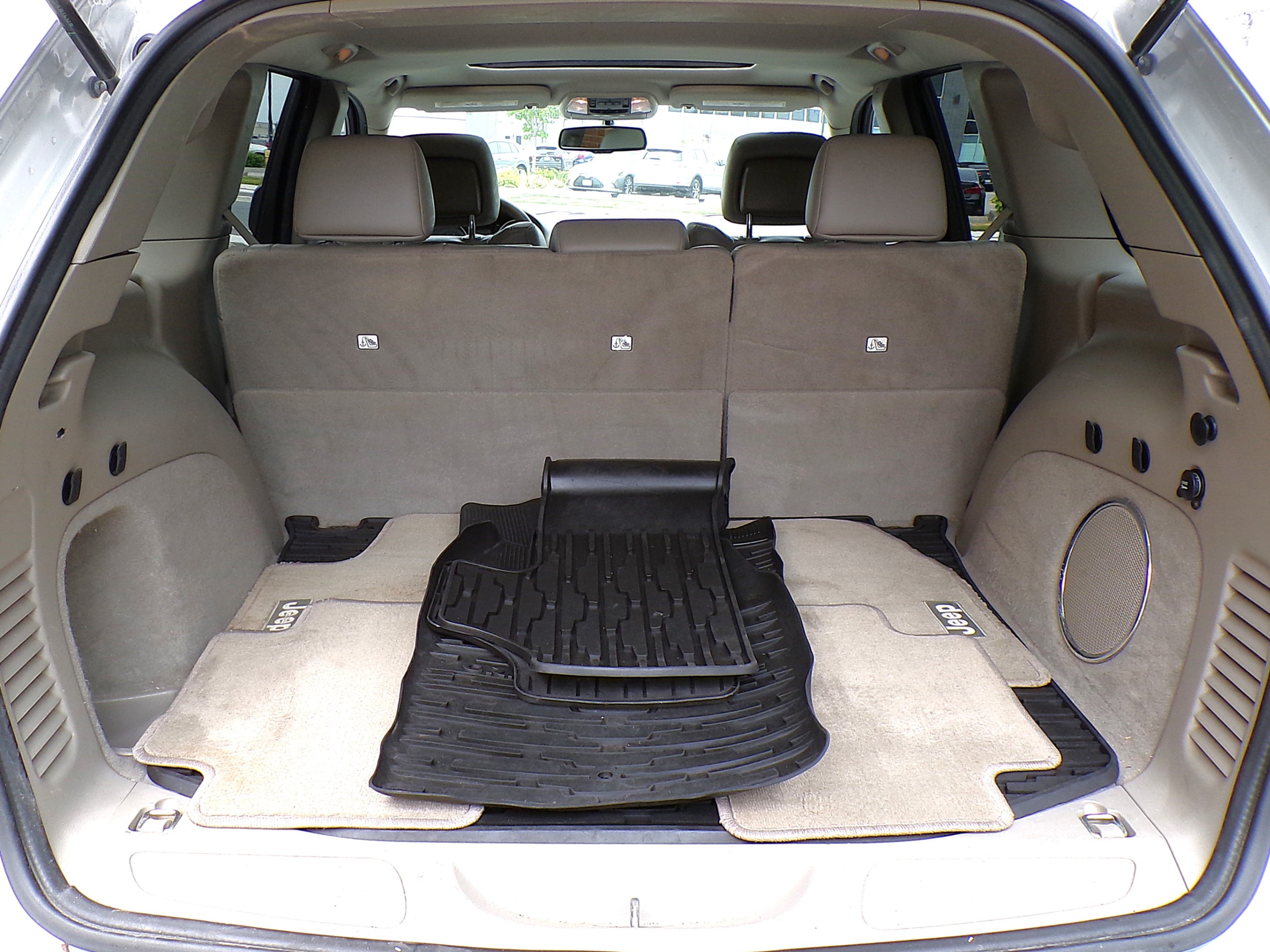 /autogallery/2011-Jeep-GrandCherokee-3654464535688038.jpg