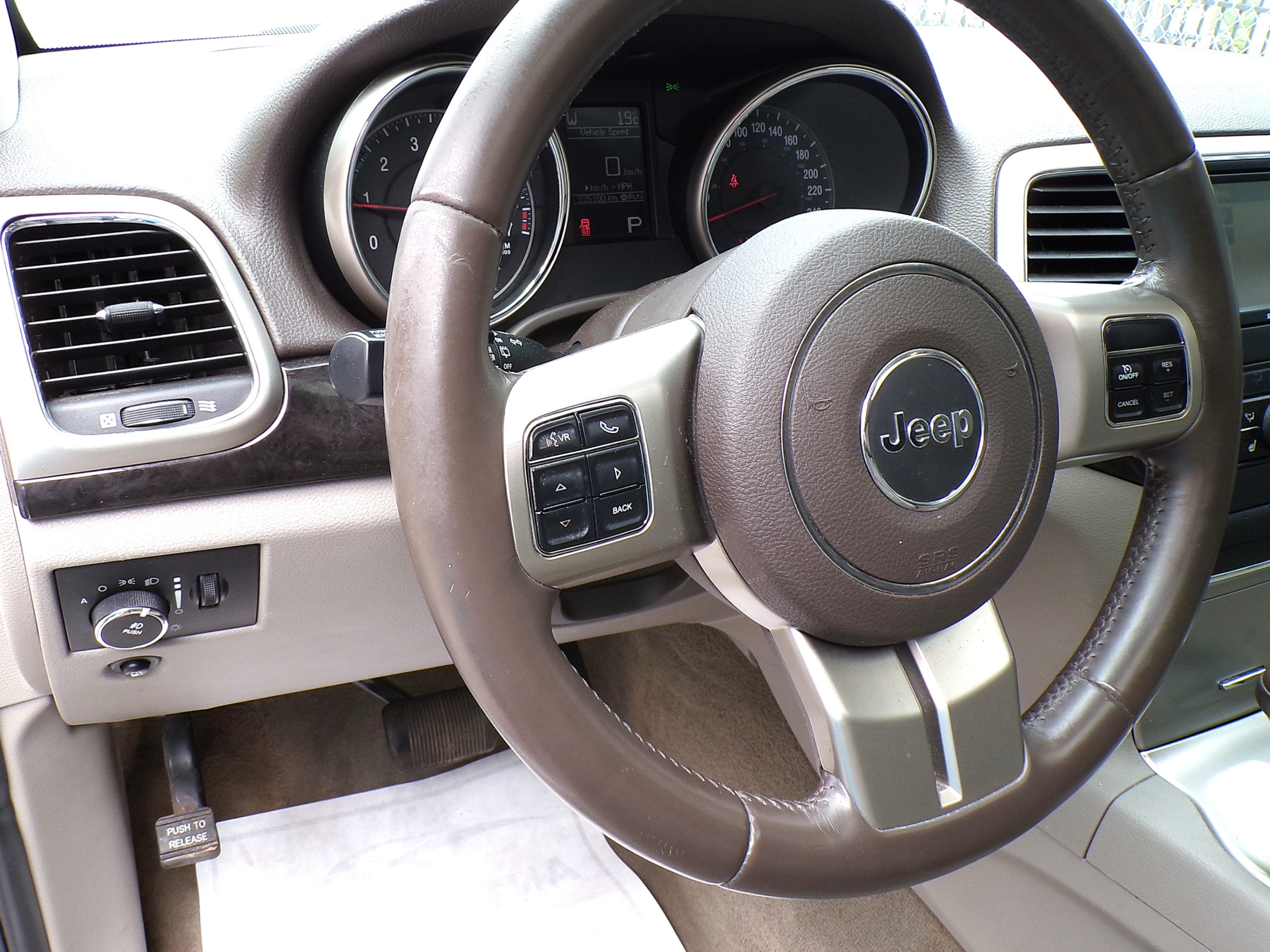 /autogallery/2011-Jeep-GrandCherokee-42793114722369796.jpg