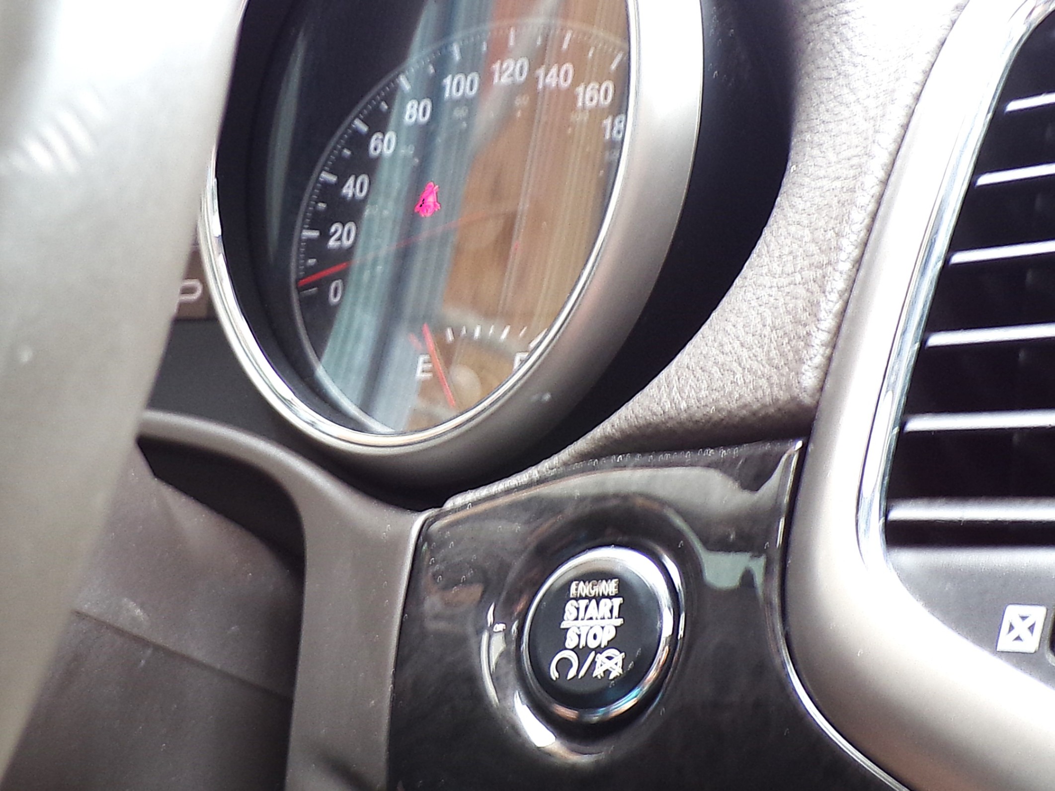 /autogallery/2011-Jeep-GrandCherokee-5562965909065185.jpg