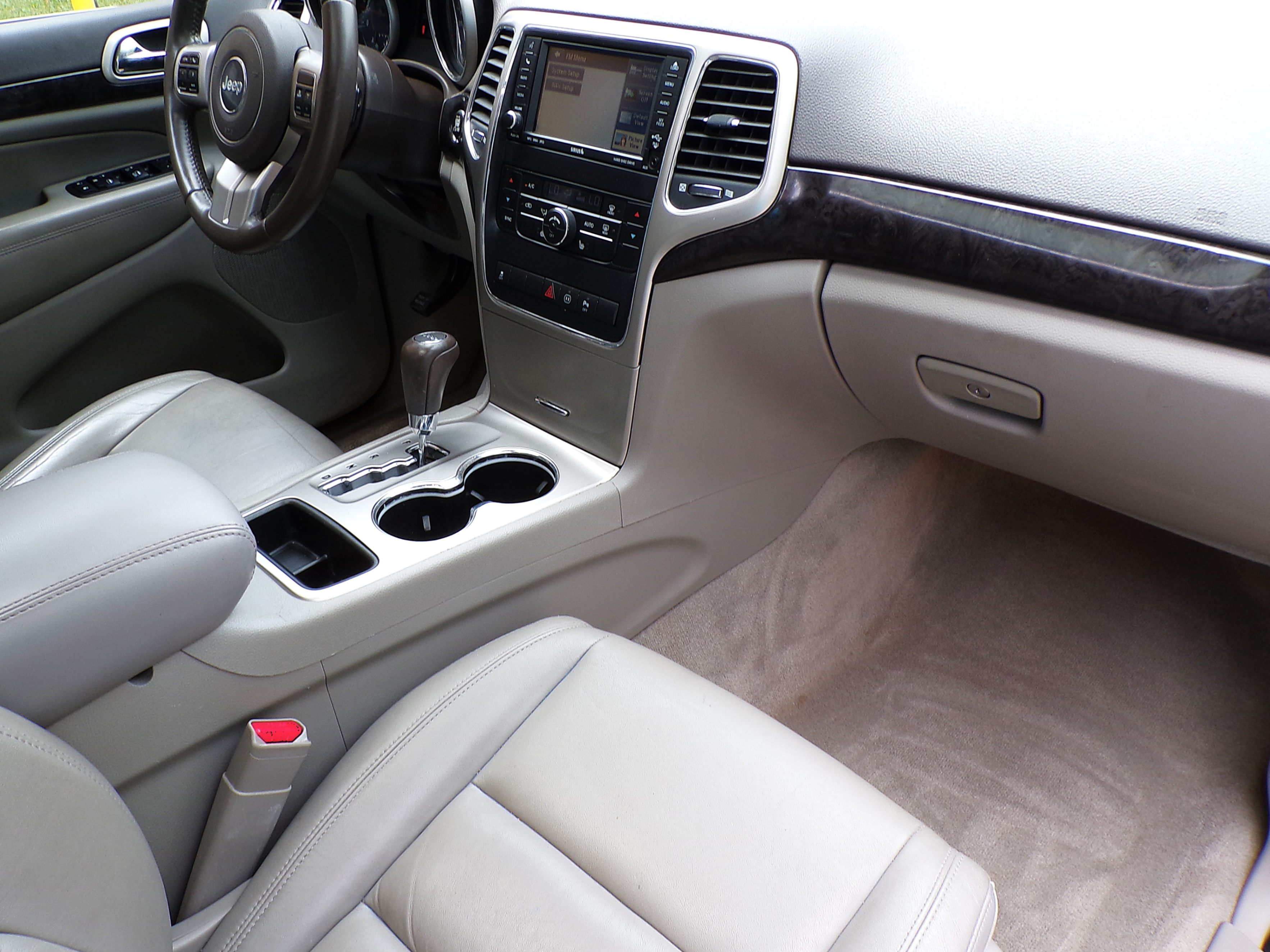 /autogallery/2011-Jeep-GrandCherokee-6656224782063576.jpg