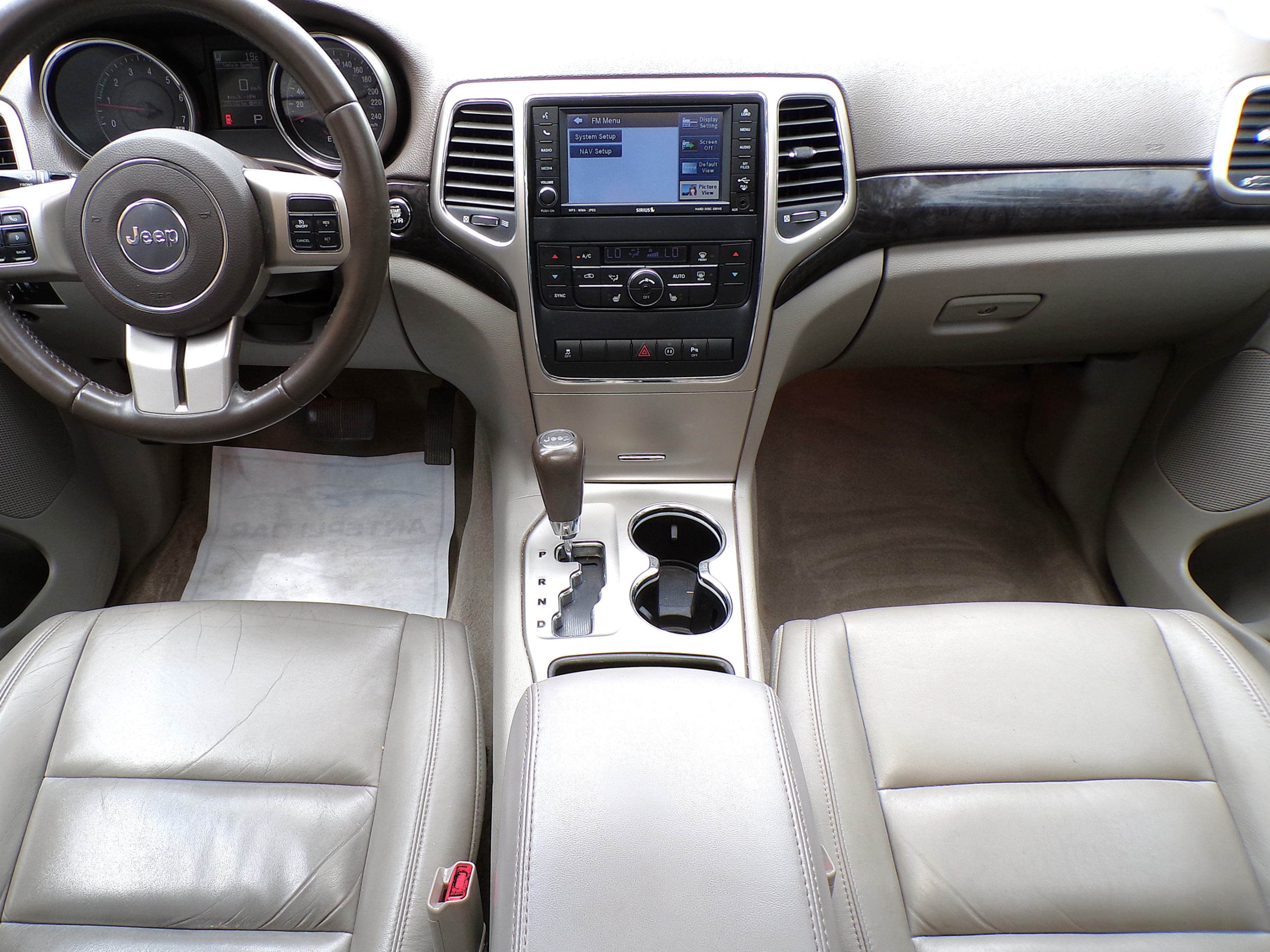 /autogallery/2011-Jeep-GrandCherokee-7112647914908401.jpg