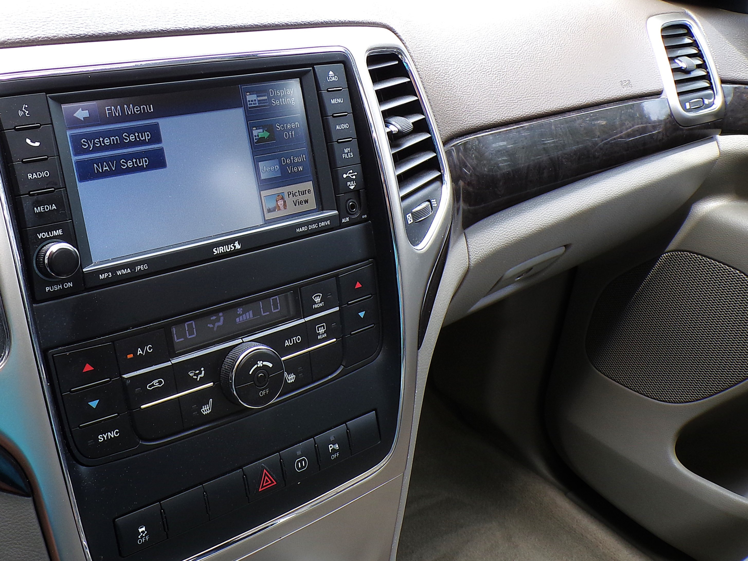 /autogallery/2011-Jeep-GrandCherokee-7951689430069482.jpg