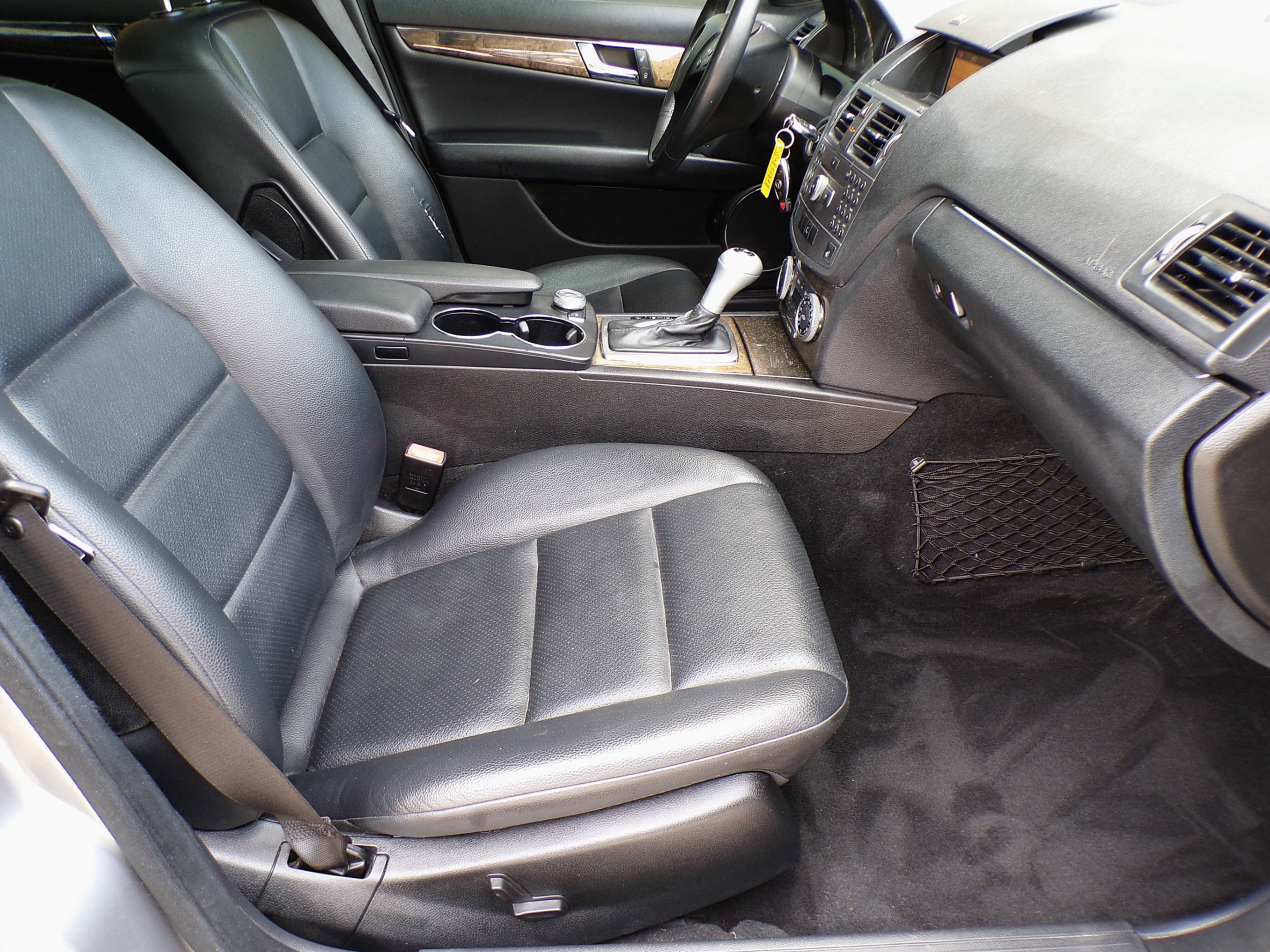 /autogallery/2011-Mercedes-Benz-C-Class-11342110925634996.jpg