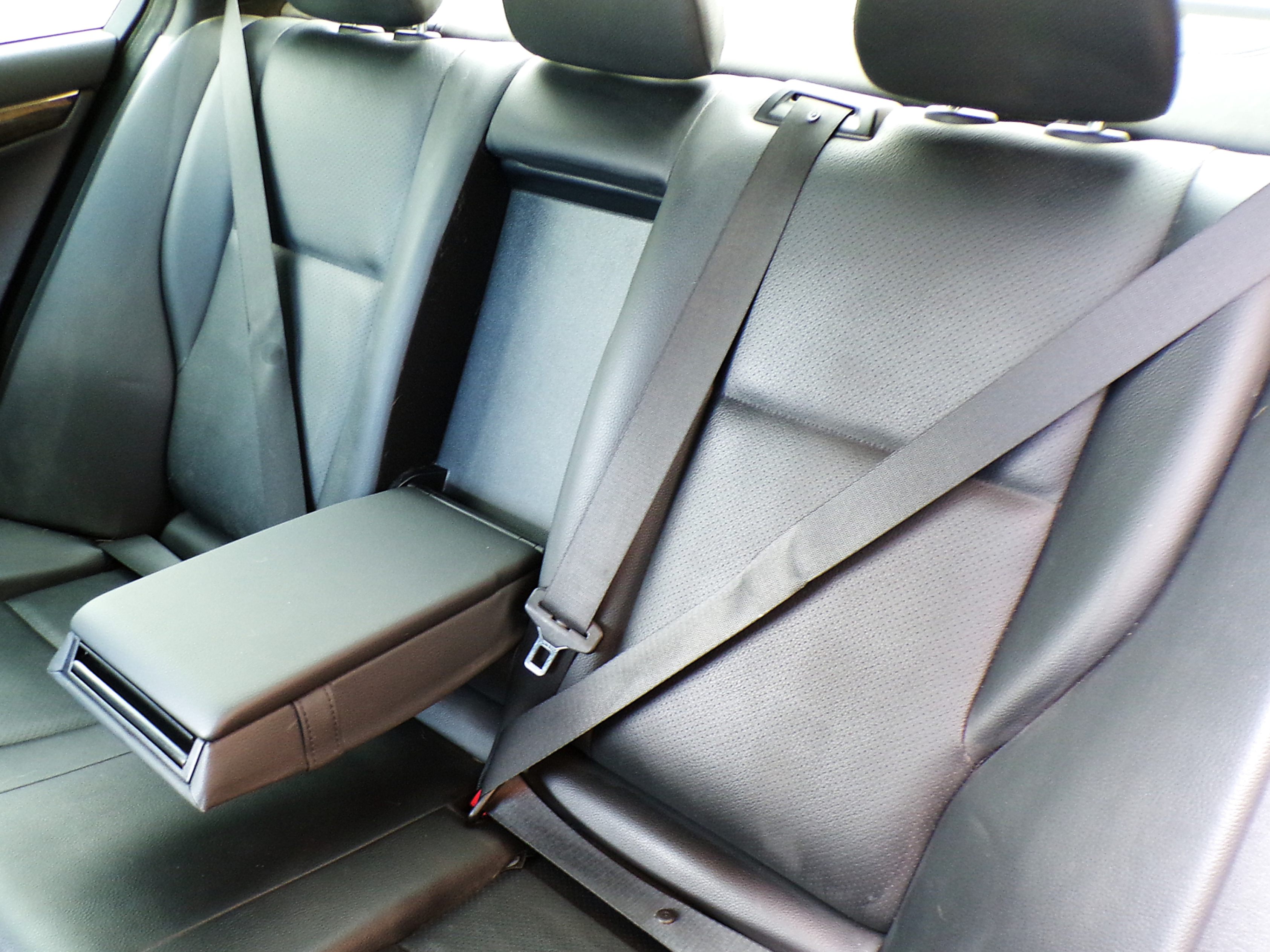/autogallery/2011-Mercedes-Benz-C-Class-8299002658127972.jpg