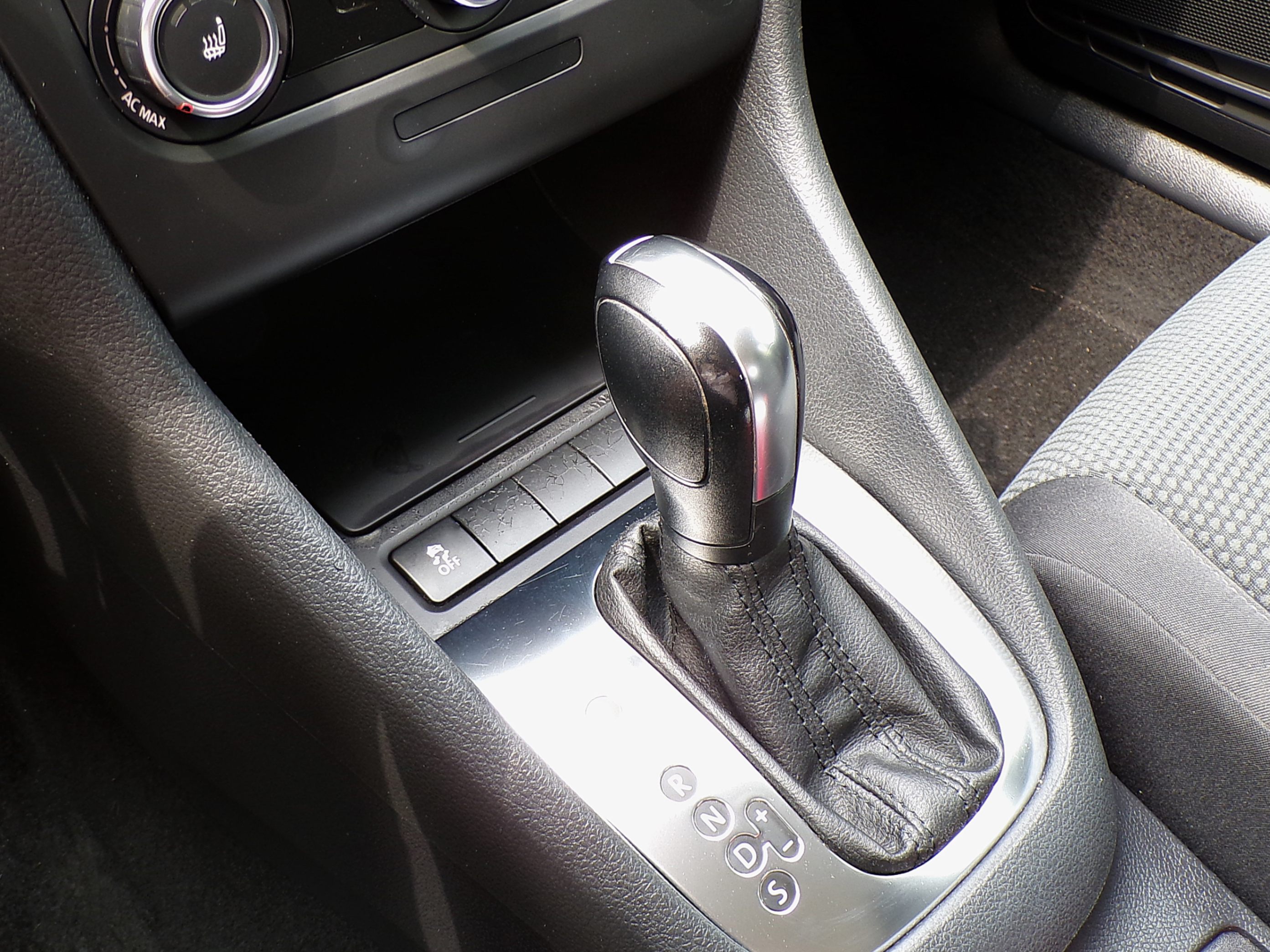 /autogallery/2012-Volkswagen-Golf-003100831595565401.jpg