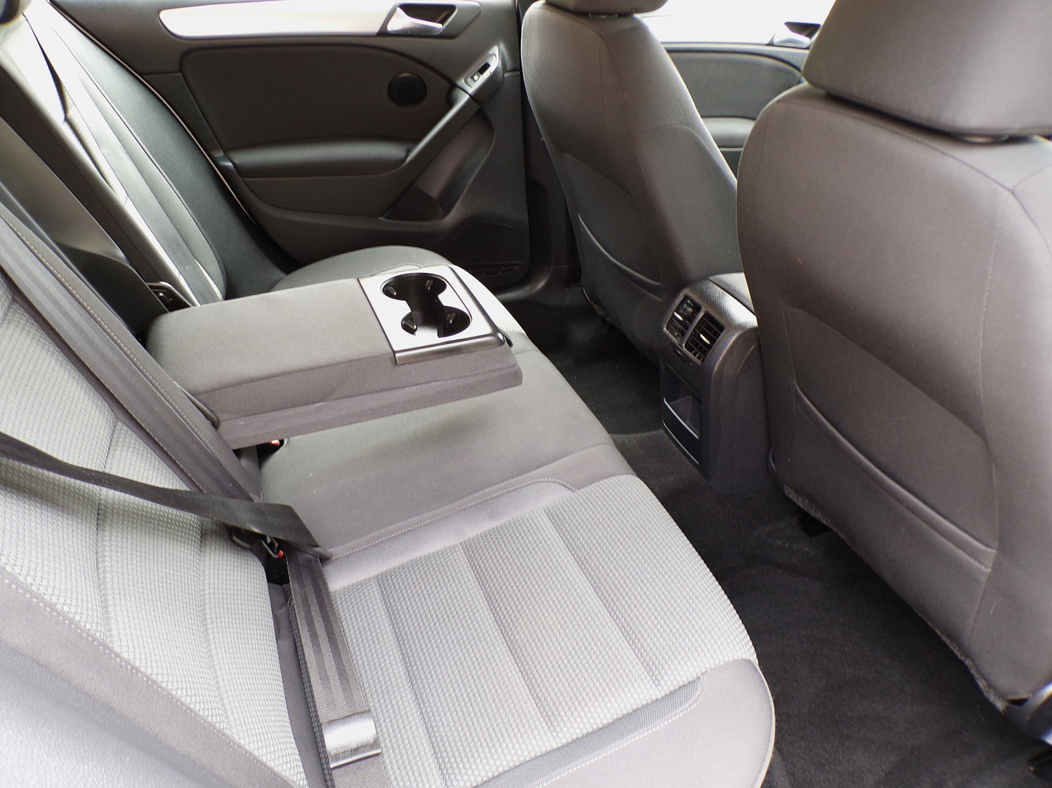 /autogallery/2012-Volkswagen-Golf-8926350941935175.jpg