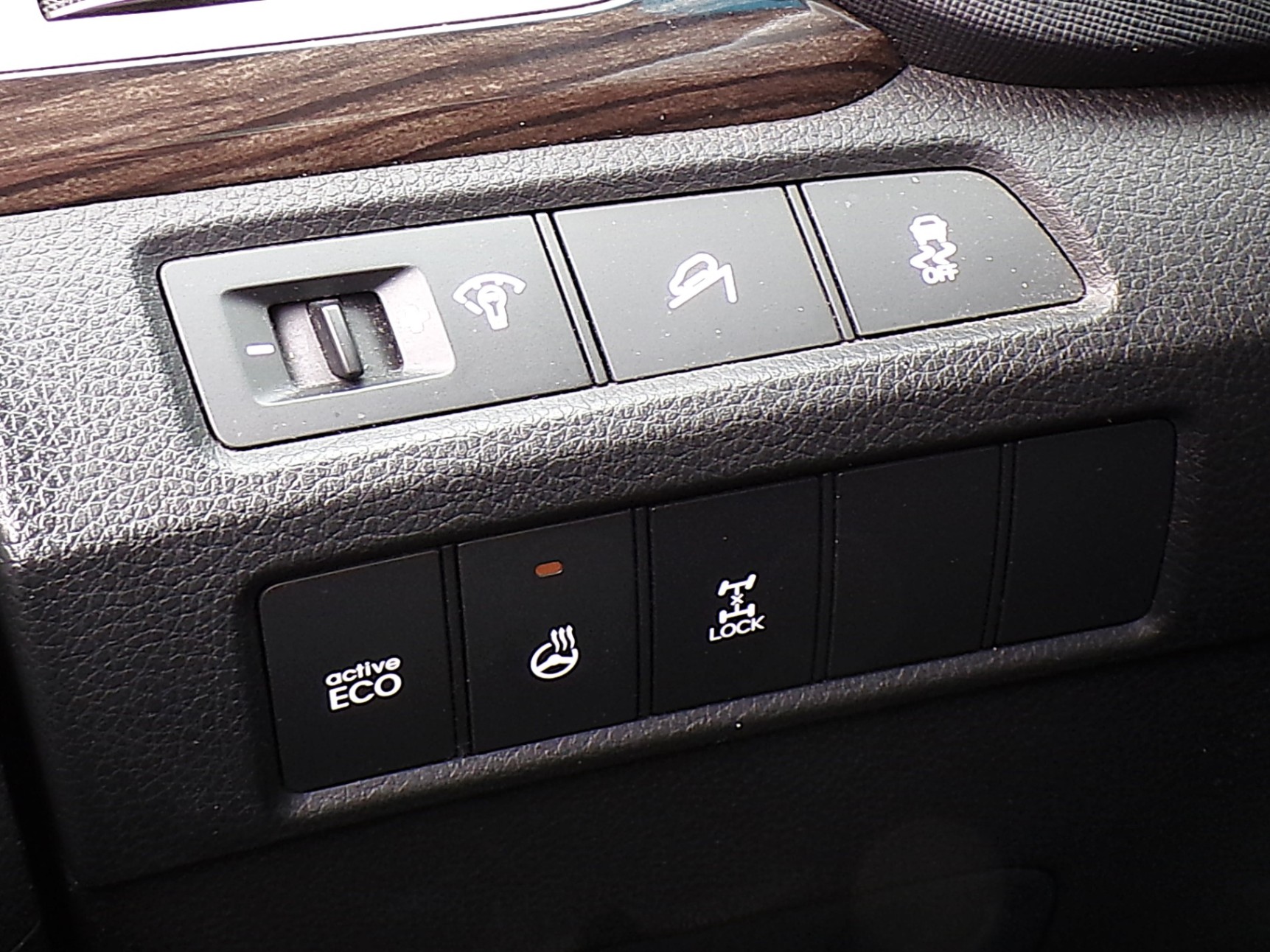 /autogallery/2013-Hyundai-SantaFe-959151865011608.jpg