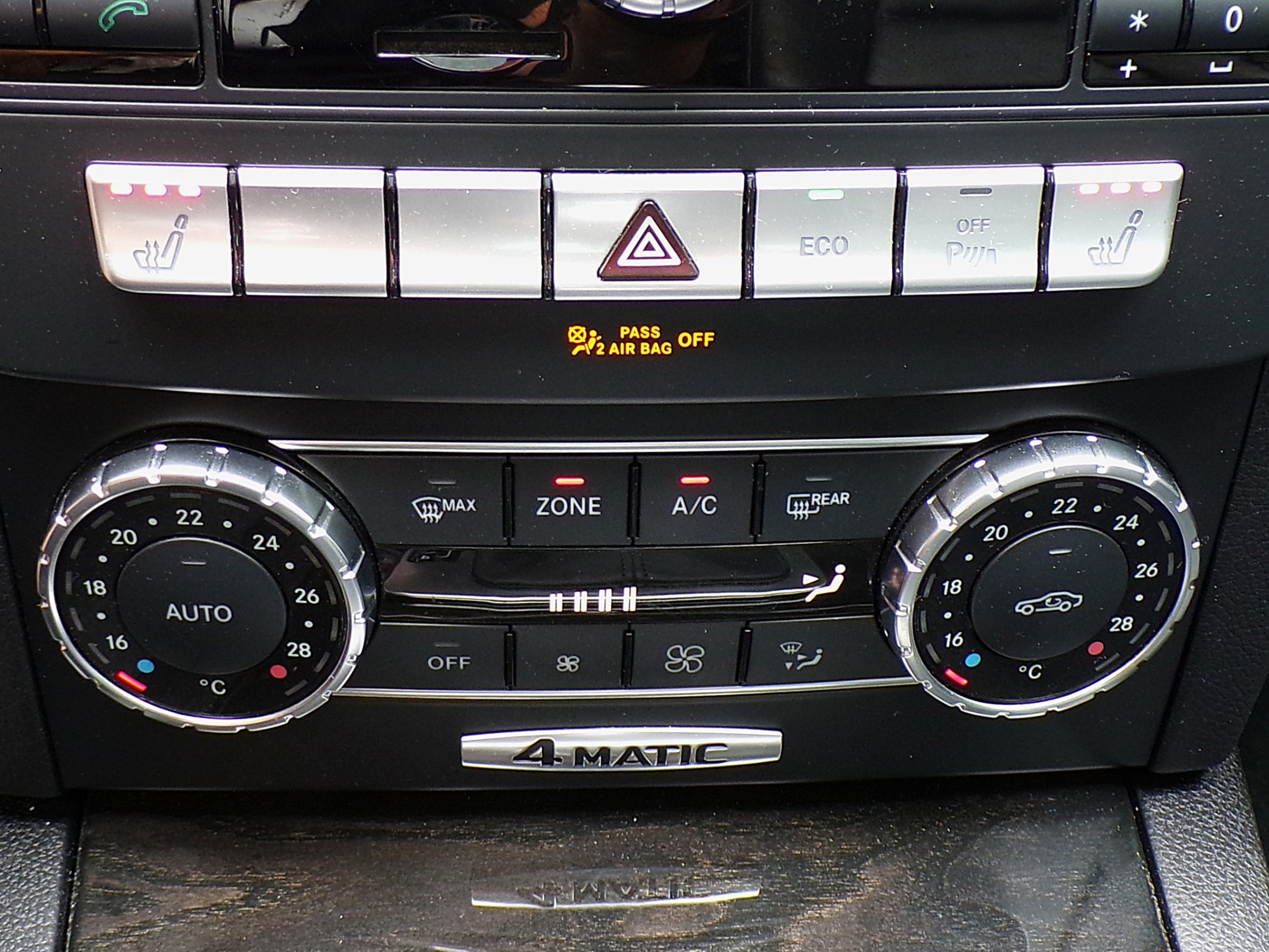 /autogallery/2013-Mercedes-Benz-C-Class-031897258118758876.jpg