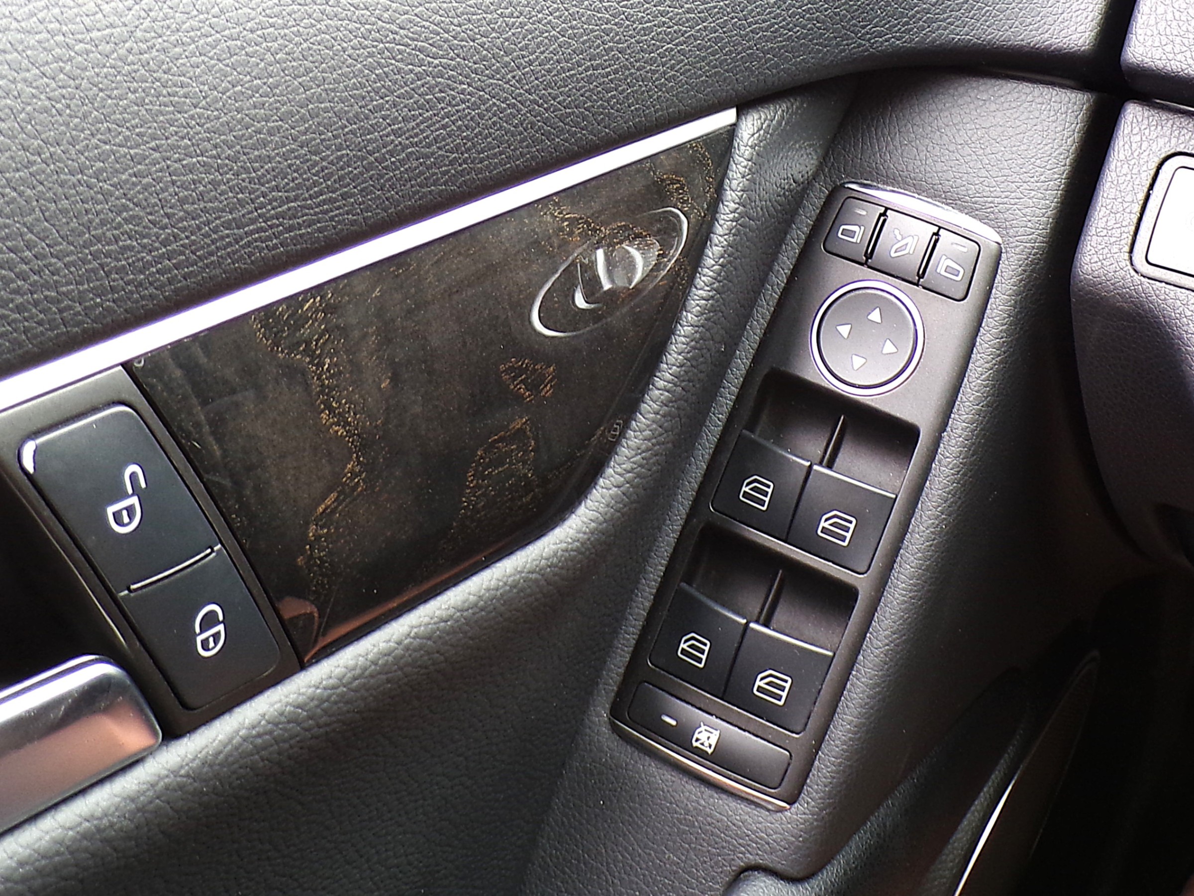 /autogallery/2013-Mercedes-Benz-C-Class-6525968601610135.jpg