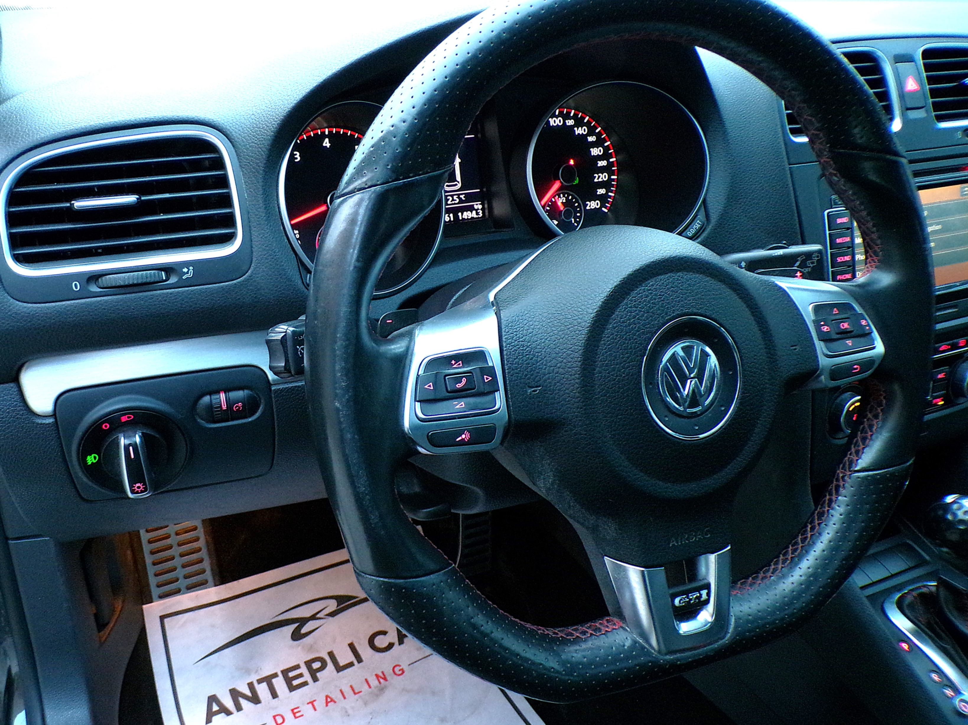 /autogallery/2013-Volkswagen-GolfGTI-13700271260865904.jpg