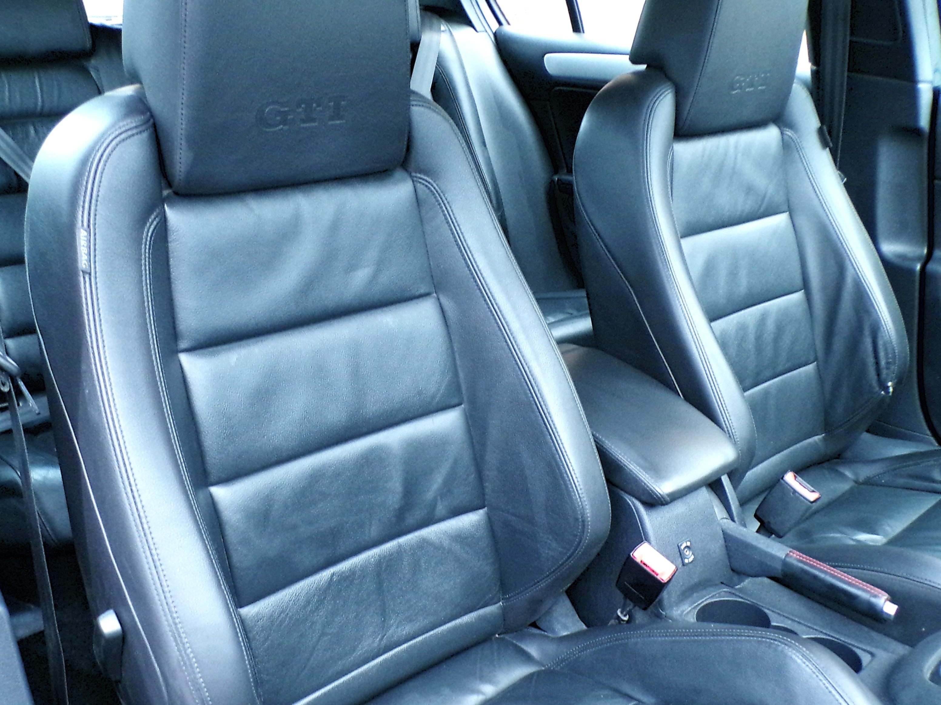 /autogallery/2013-Volkswagen-GolfGTI-34308516537170264.jpg