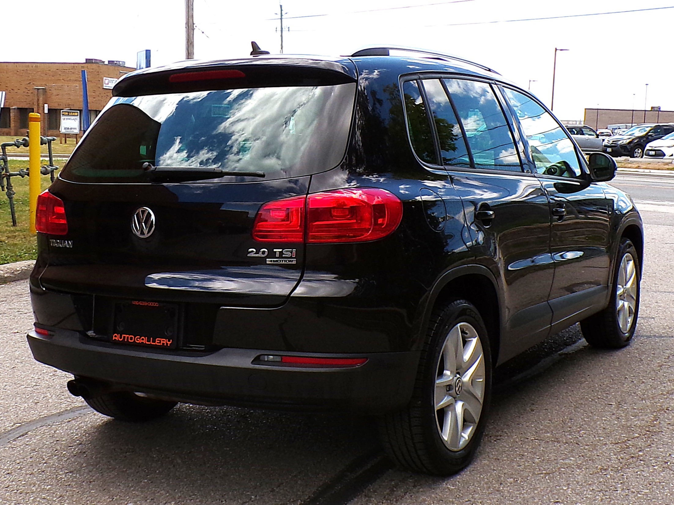 /autogallery/2013-Volkswagen-Tiguan-8739092745962356.jpg