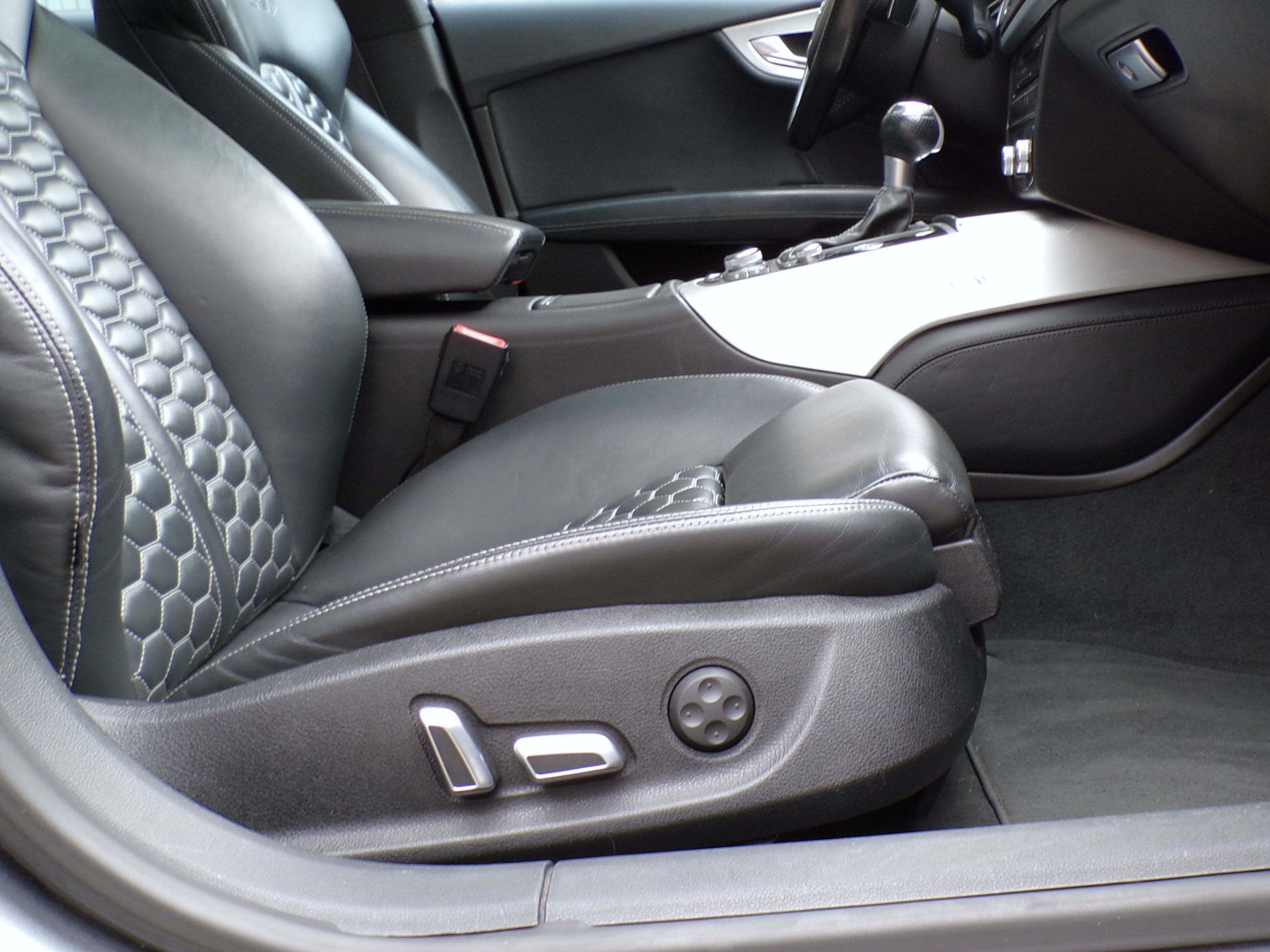 /autogallery/2014-Audi-RS7-25737307362988404.jpg