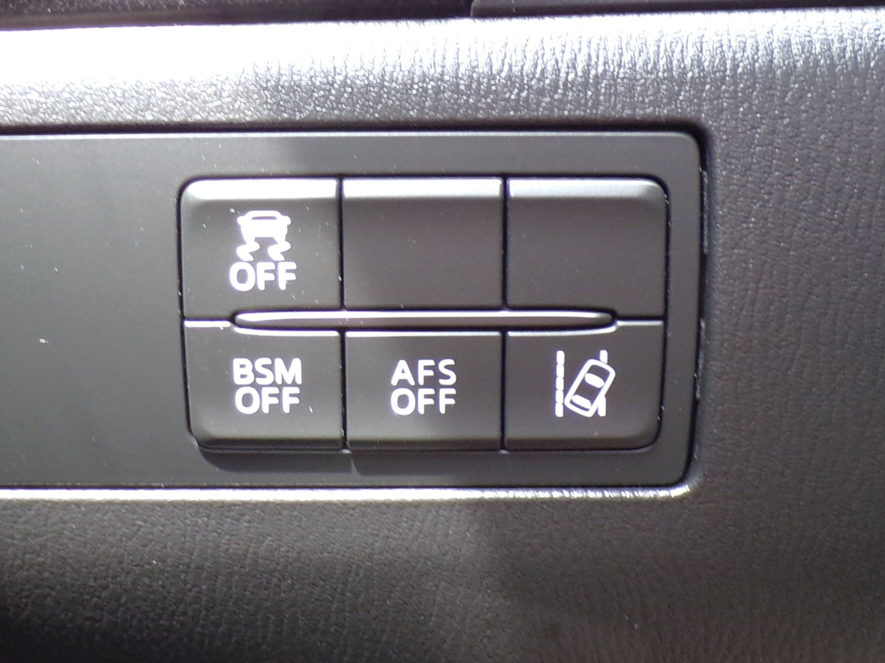 /autogallery/2014-Mazda-Mazda3-5690983636775964.jpg