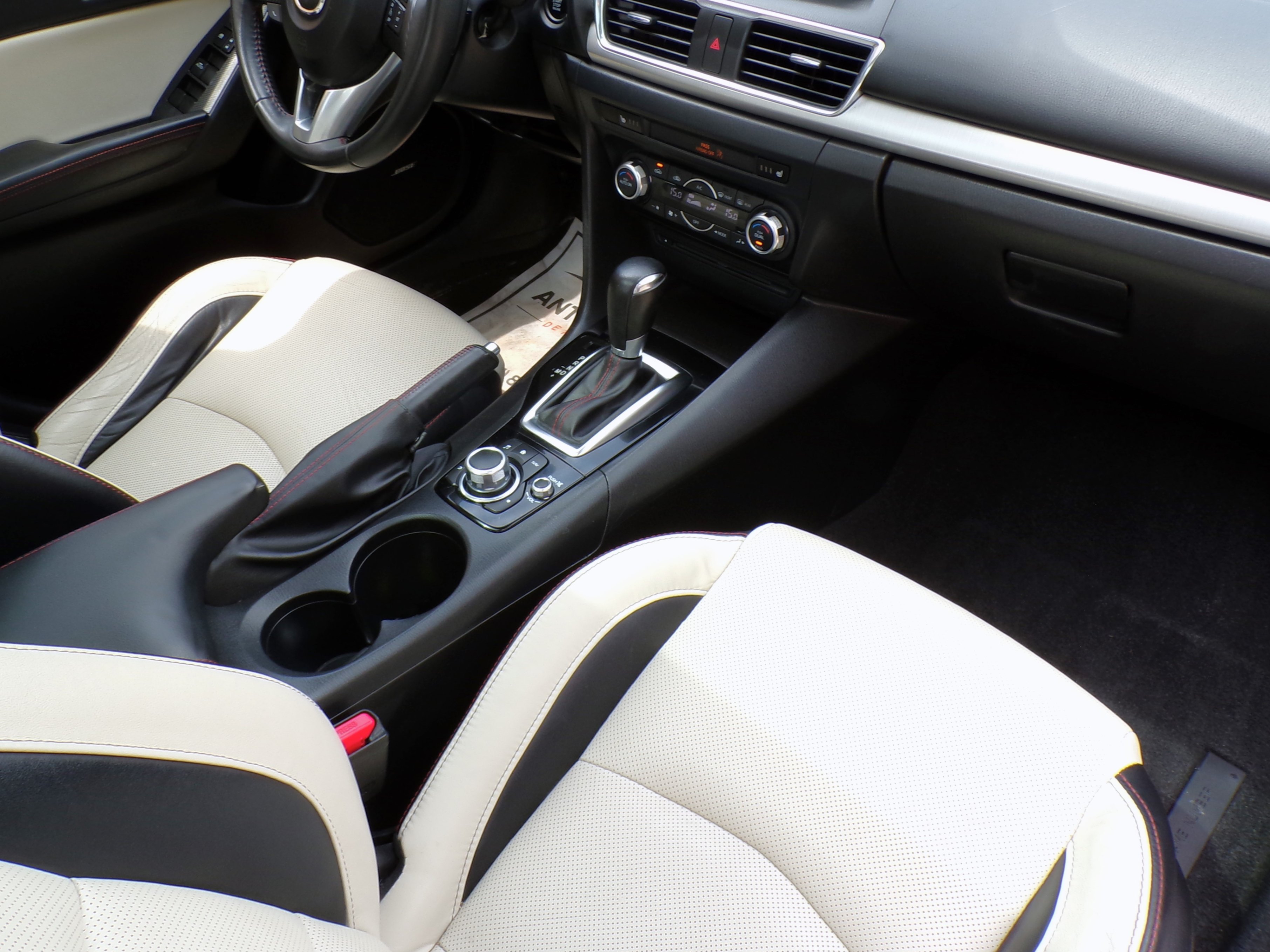 /autogallery/2014-Mazda-Mazda3-7960635387810111.jpg