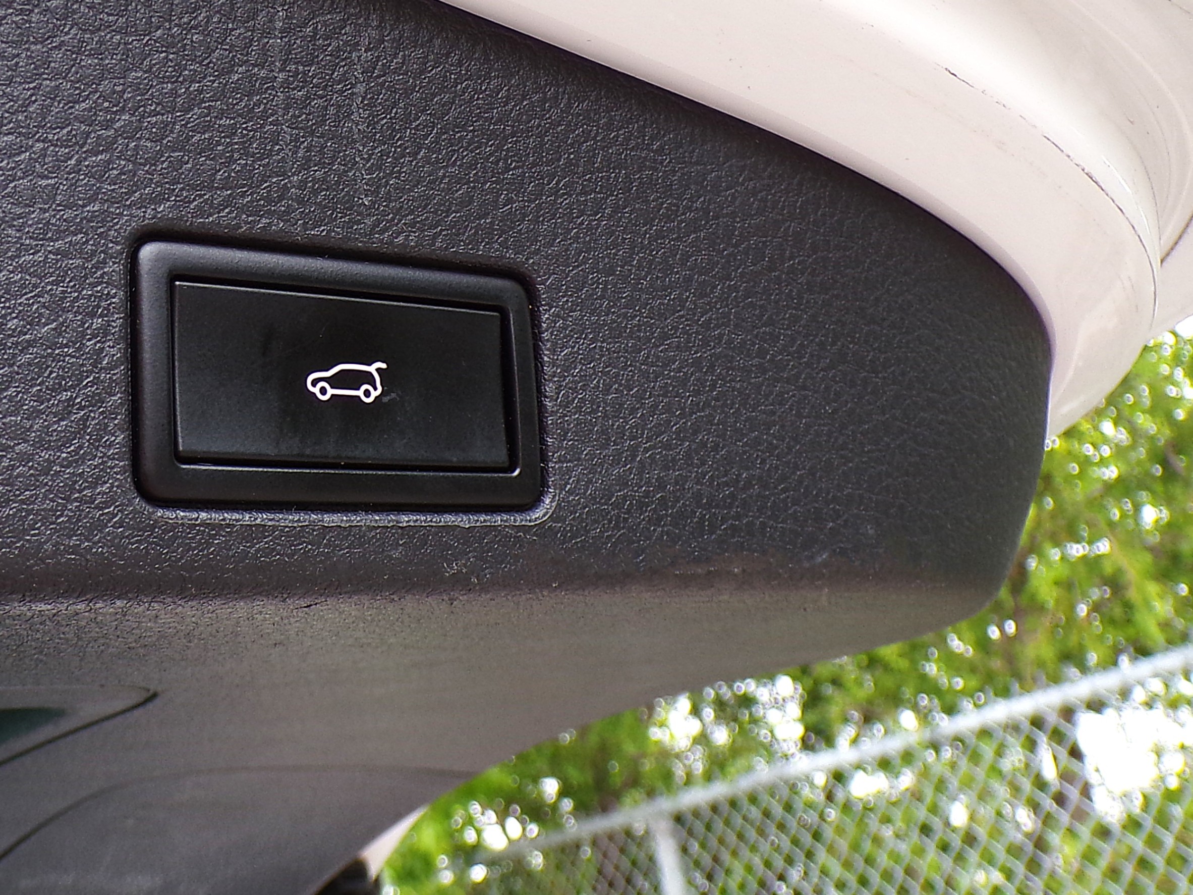 /autogallery/2014-Volkswagen-Touareg-14100892103776363.jpg