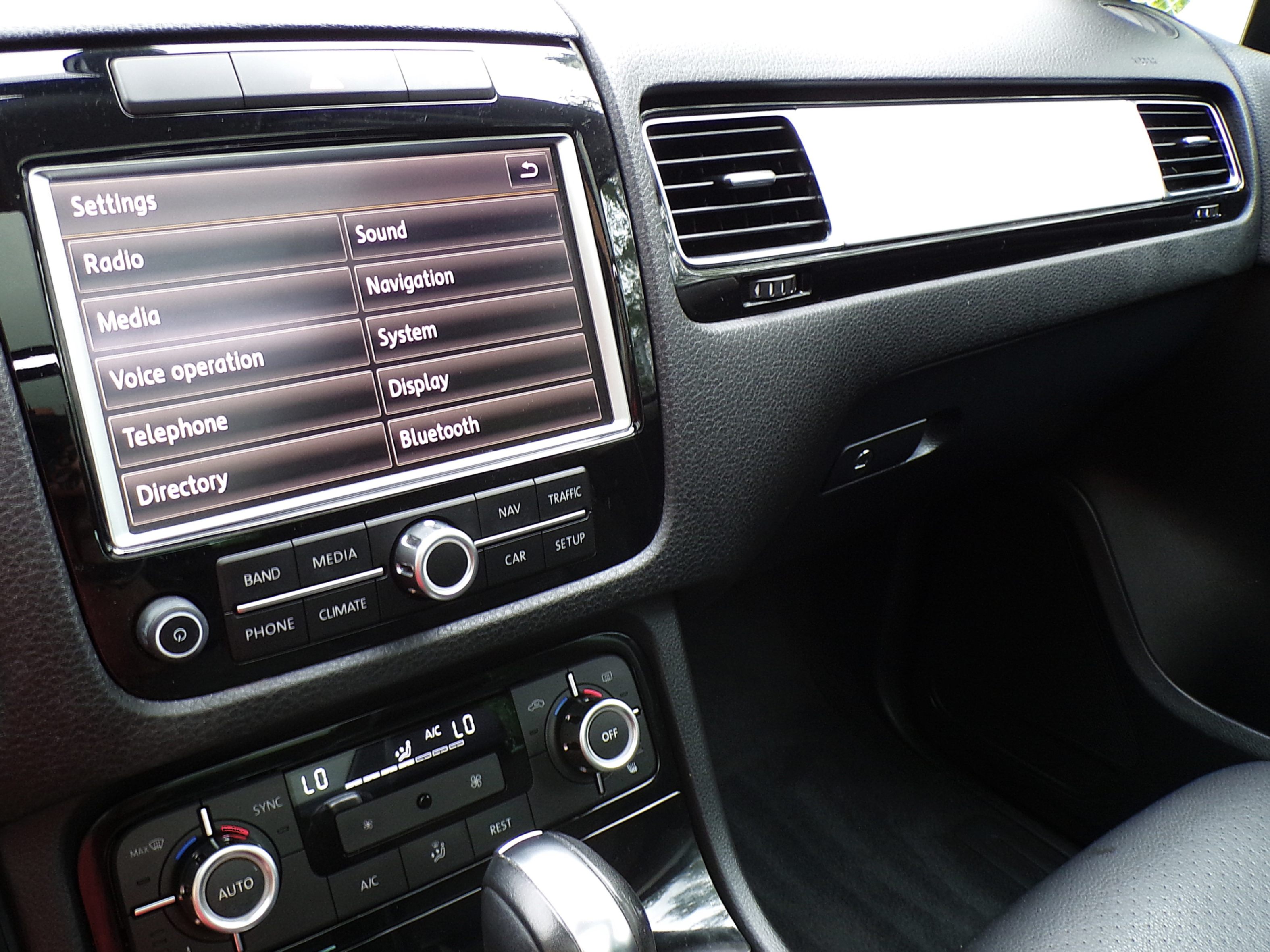 /autogallery/2014-Volkswagen-Touareg-2946500380779853.jpg