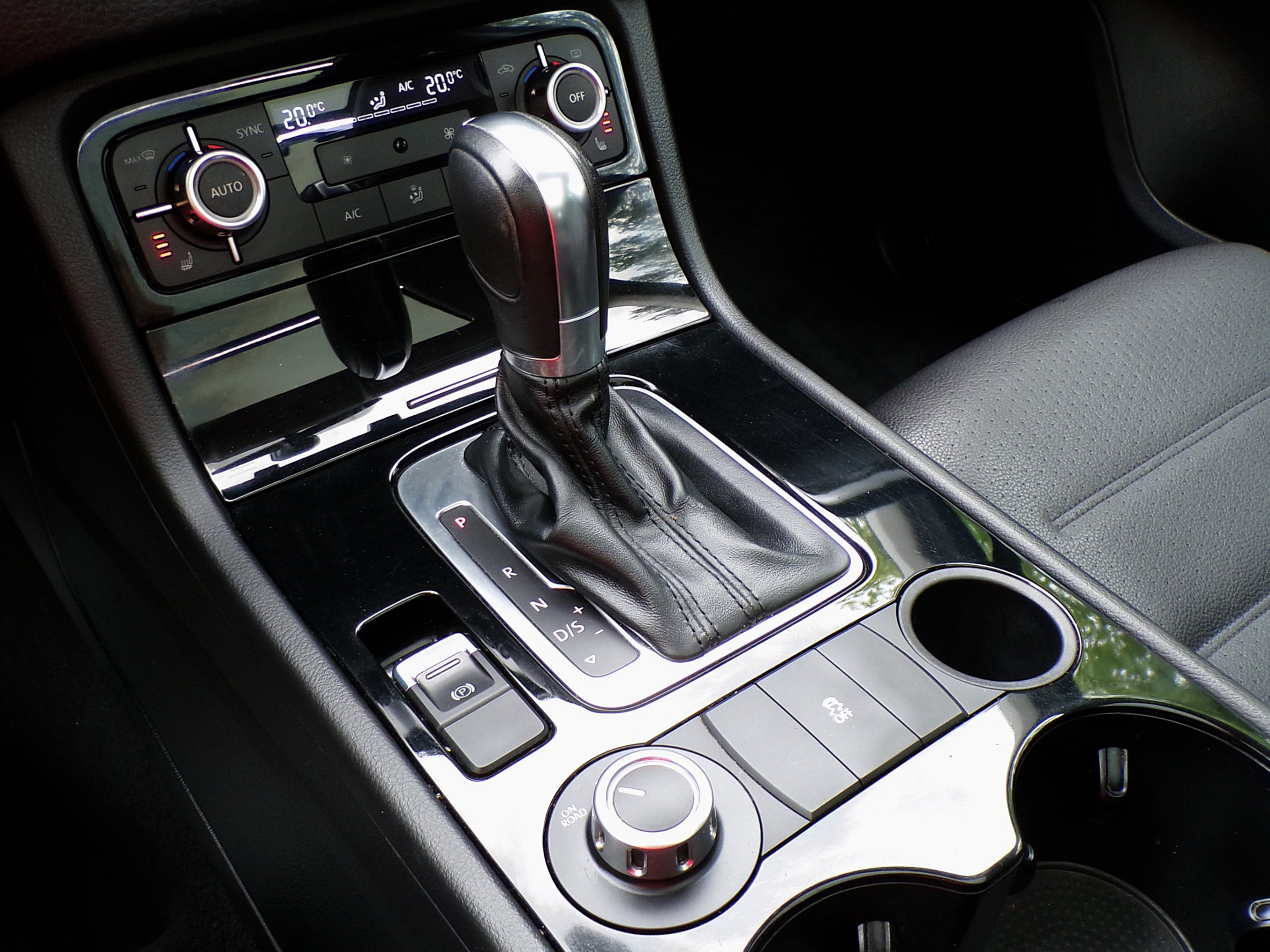 /autogallery/2014-Volkswagen-Touareg-40401994848935474.jpg