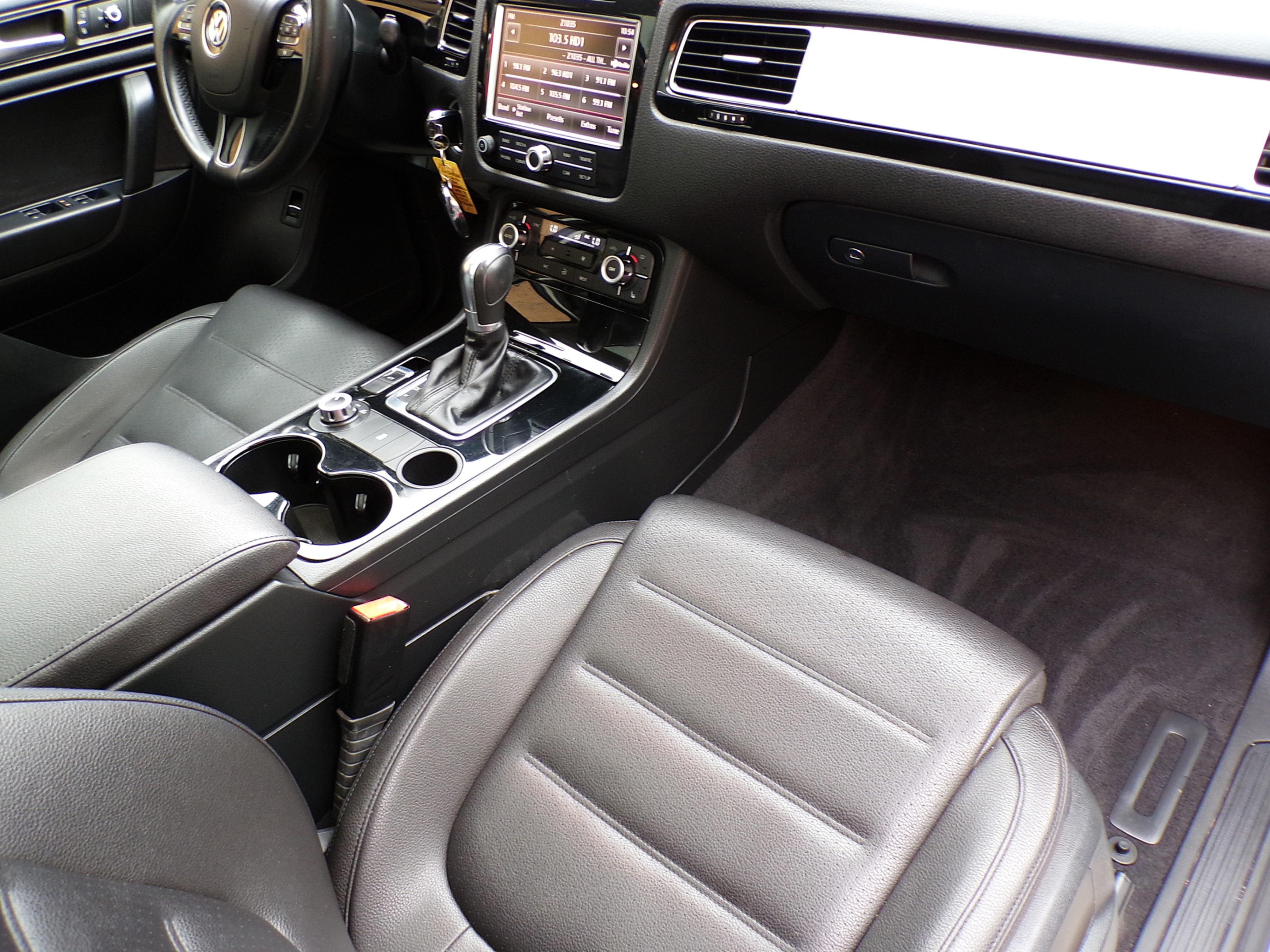 /autogallery/2014-Volkswagen-Touareg-4255306648574546.jpg