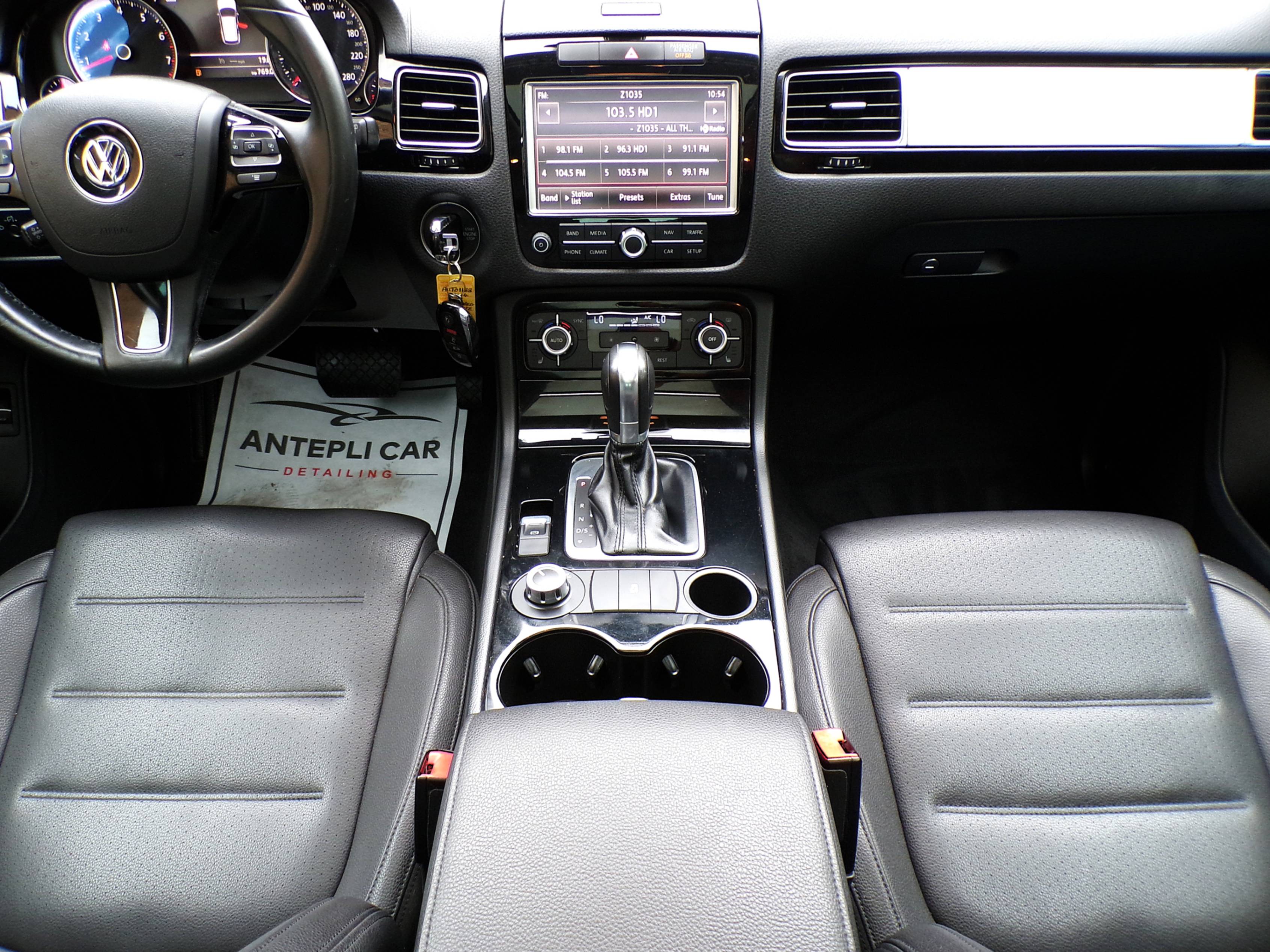 /autogallery/2014-Volkswagen-Touareg-8551467400893149.jpg
