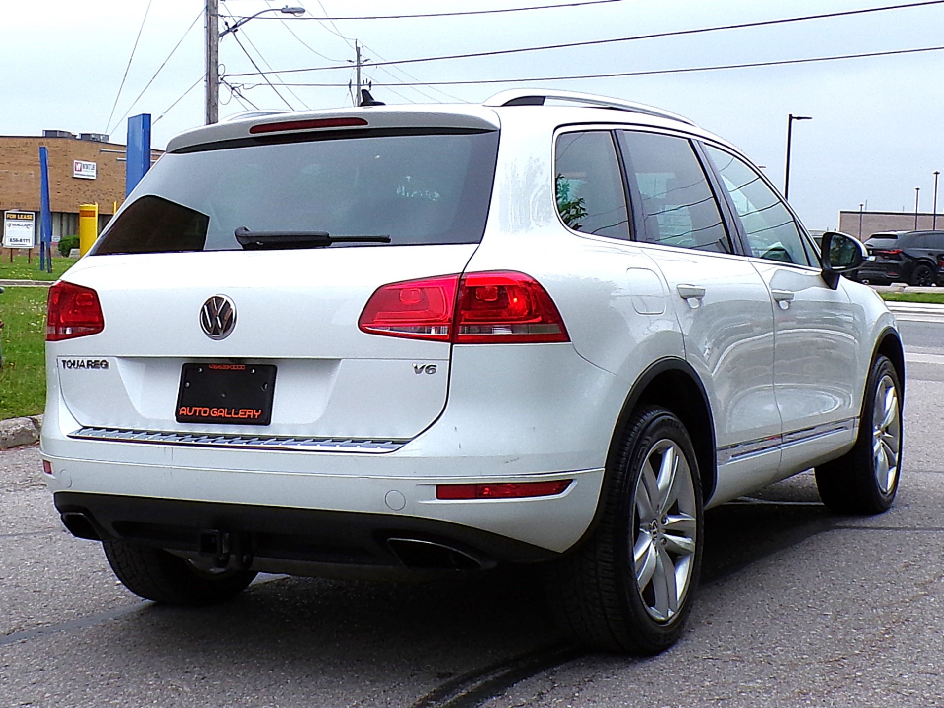 /autogallery/2014-Volkswagen-Touareg-9508116379209572.jpg
