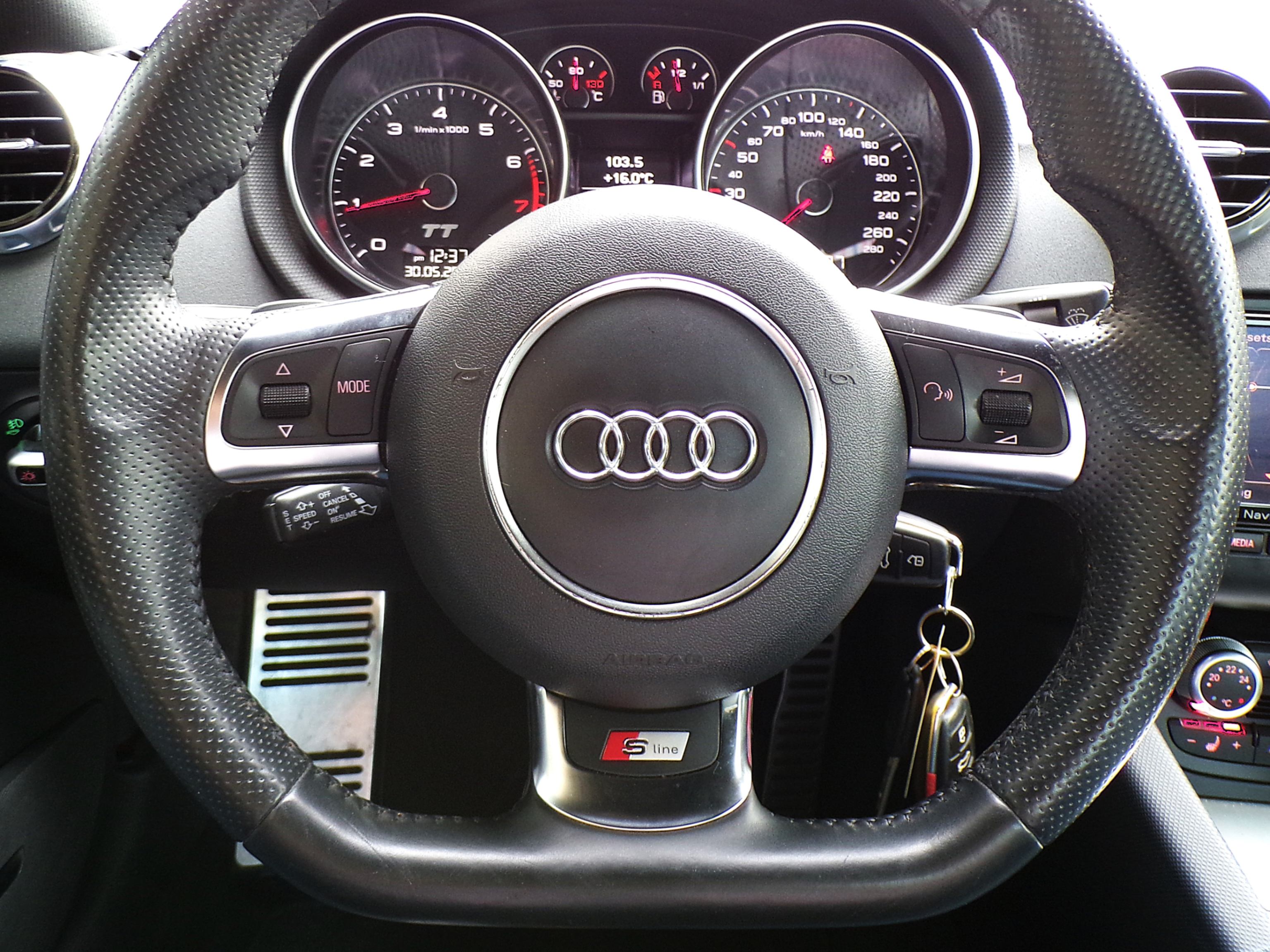 /autogallery/2015-Audi-TT-010168634007306165.jpg