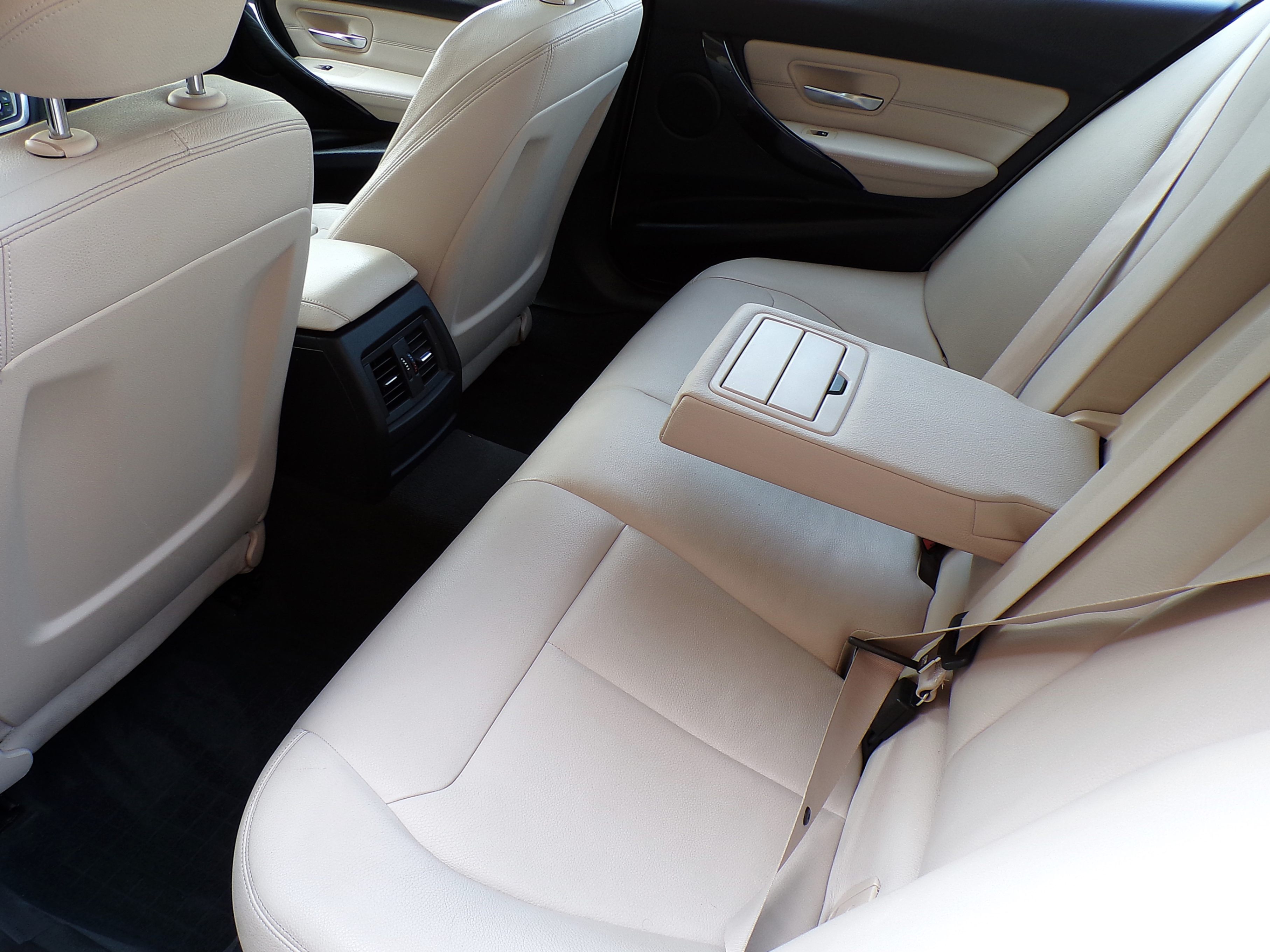 /autogallery/2015-BMW-3Series-2557549360297906.jpg