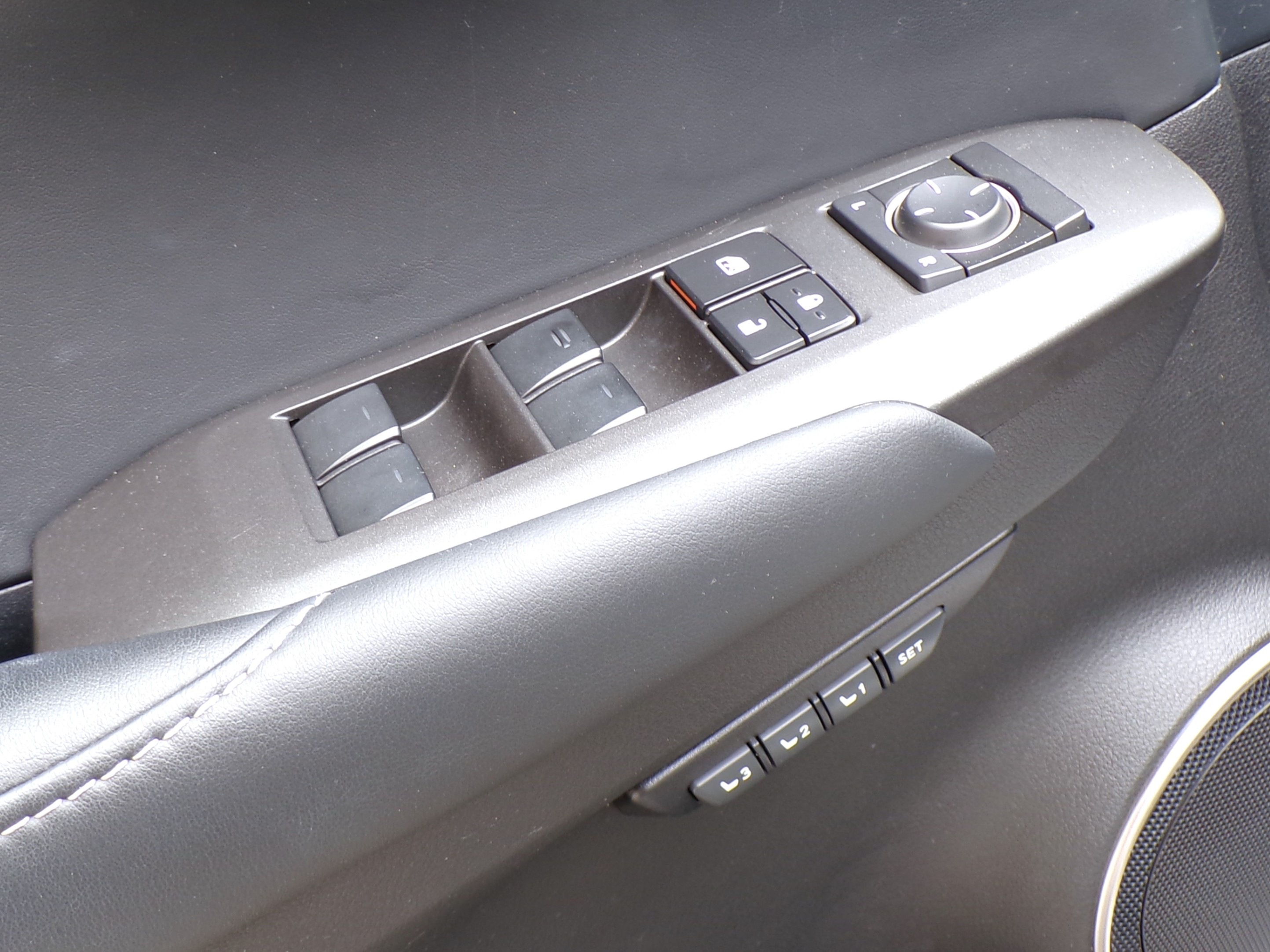 /autogallery/2015-Lexus-NX200t-2536404214988244.jpg