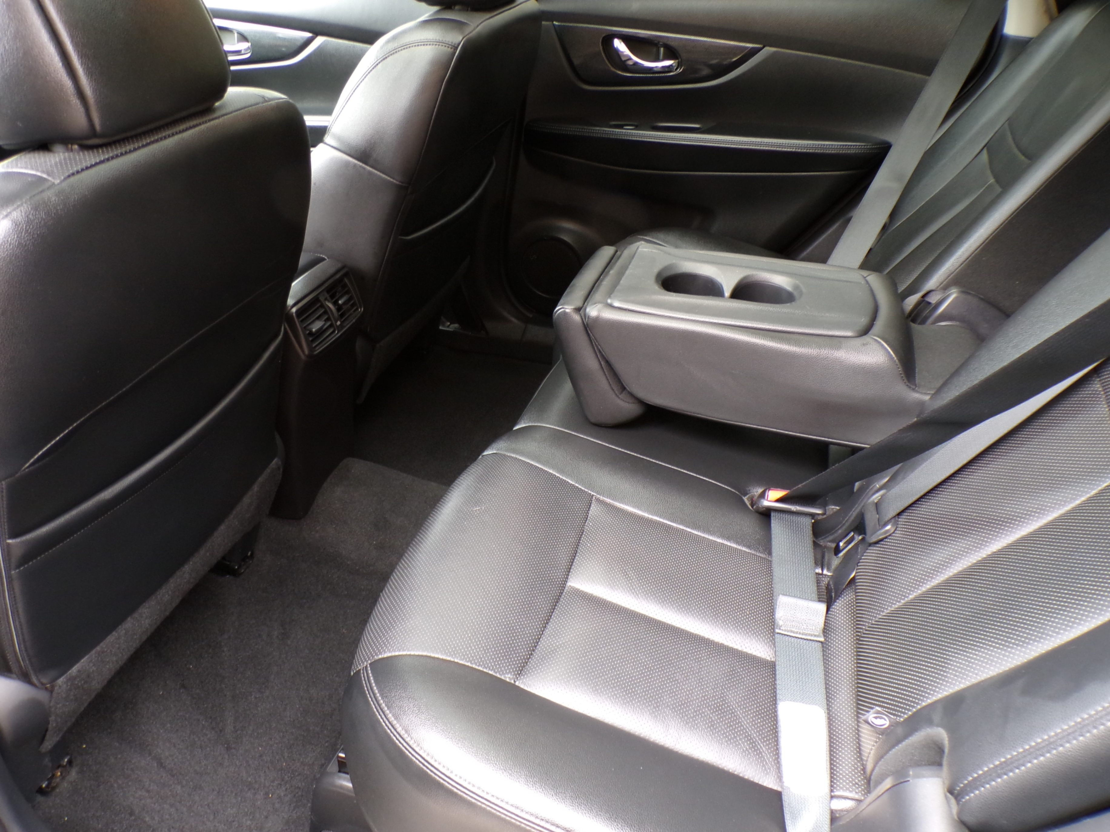 /autogallery/2015-Nissan-Rogue-6360411478487484.jpg