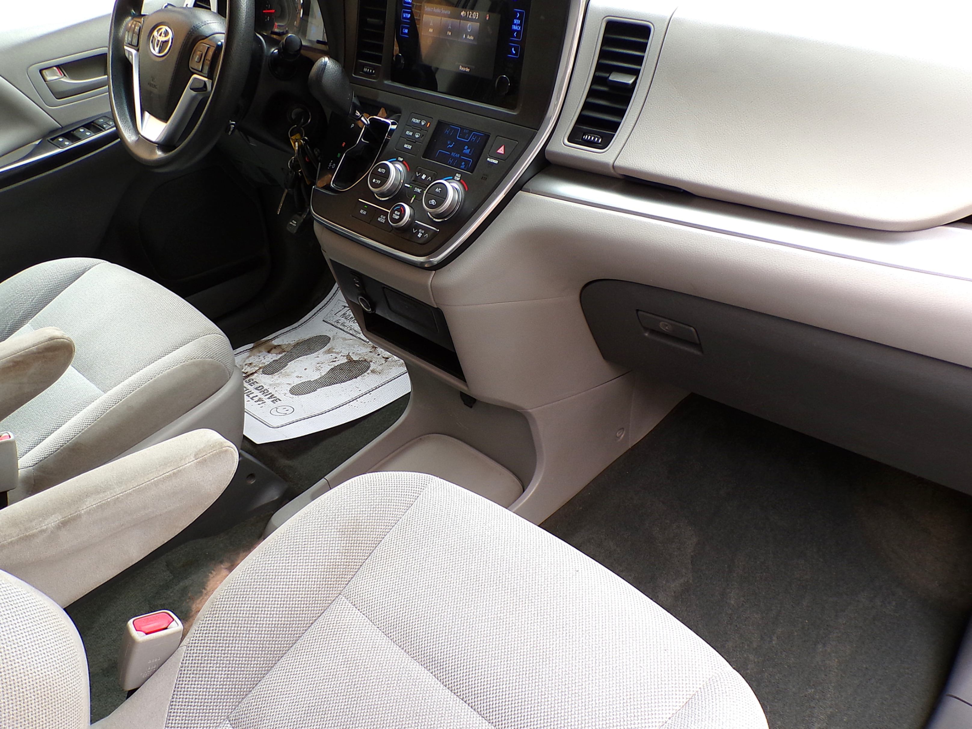 /autogallery/2015-Toyota-Sienna-09667197010961837.jpg