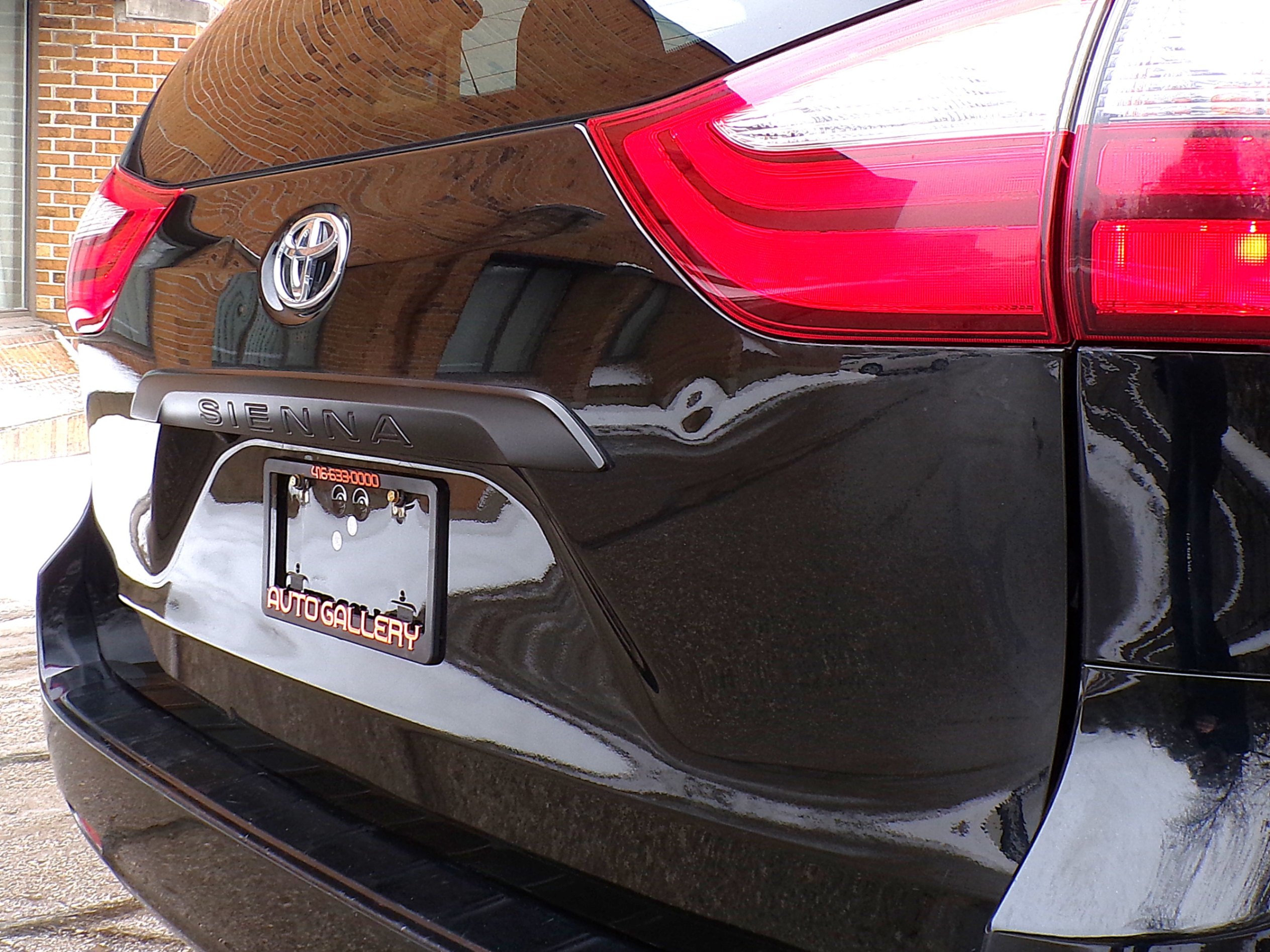 /autogallery/2015-Toyota-Sienna-0979450148113512.jpg