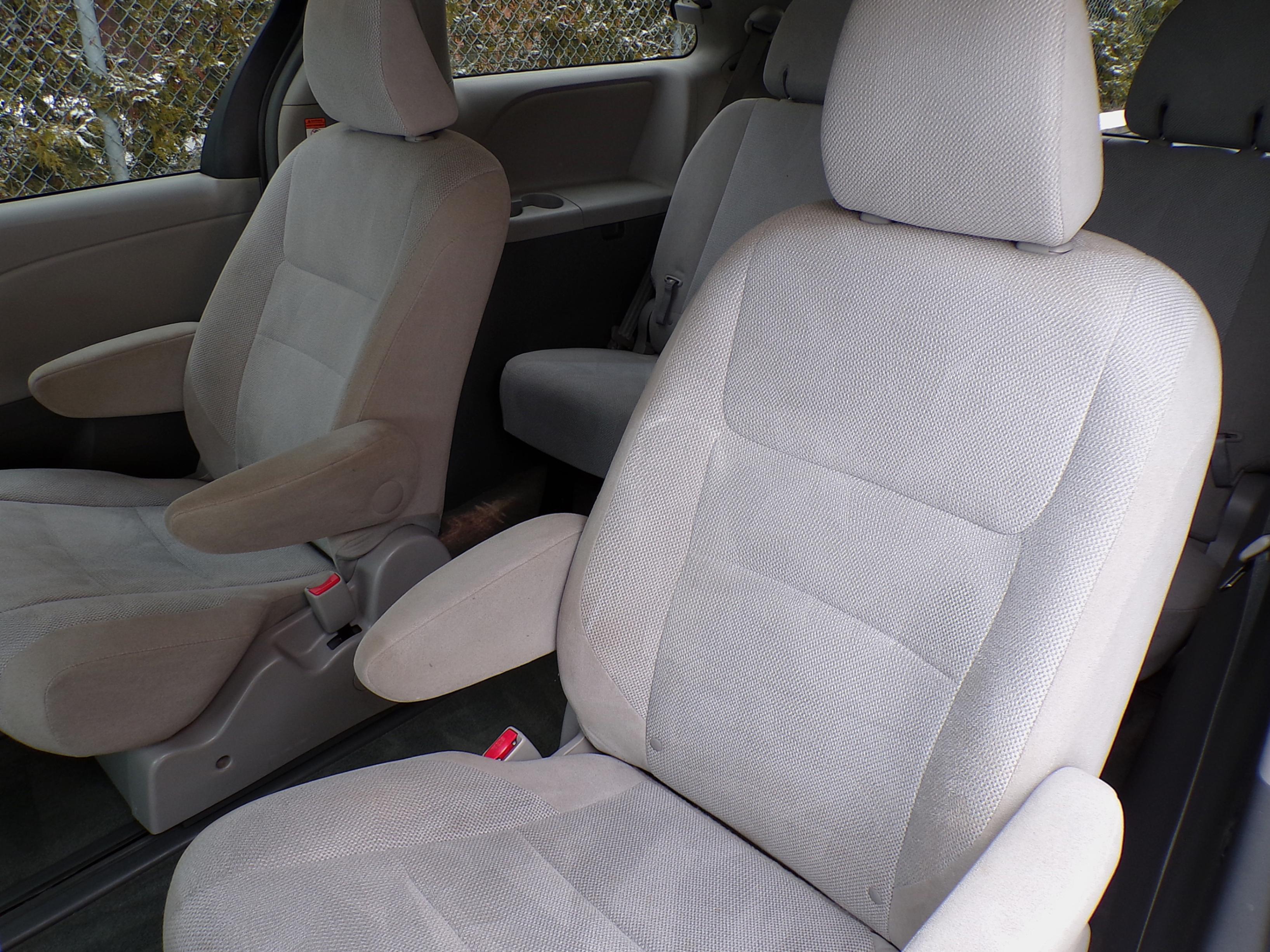 /autogallery/2015-Toyota-Sienna-11165665609812492.jpg