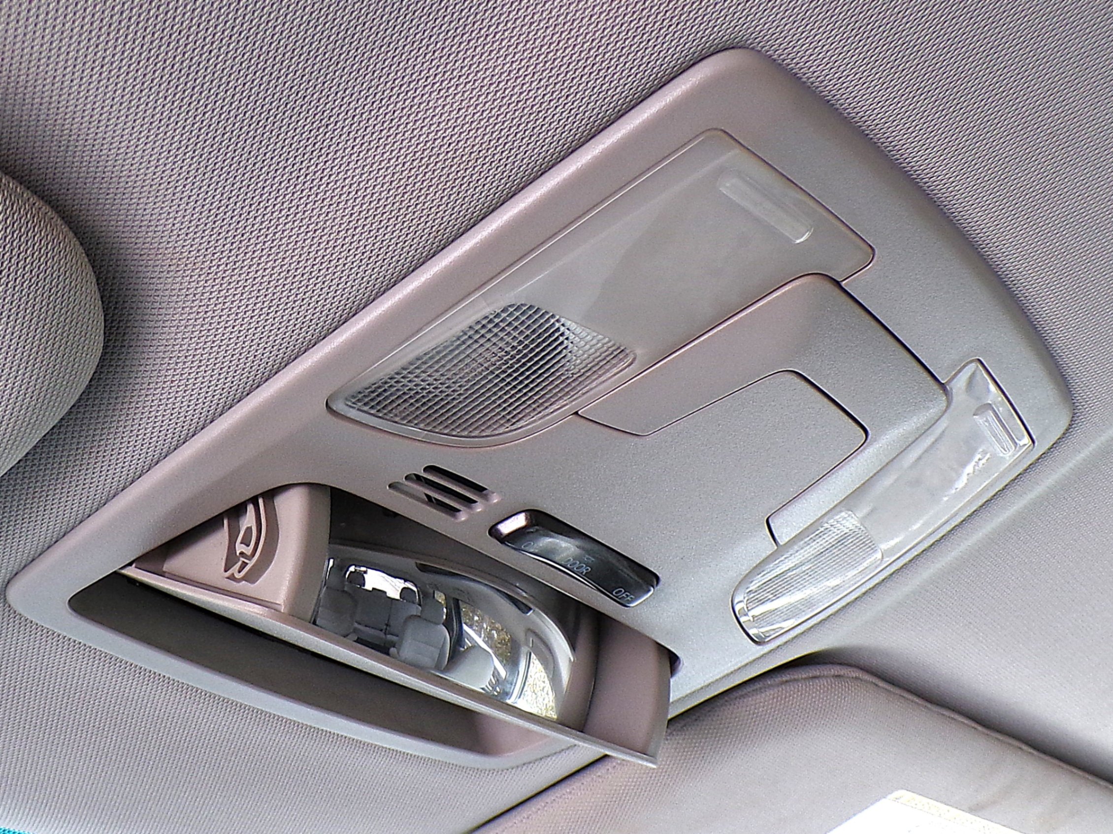 /autogallery/2015-Toyota-Sienna-18324165919392765.jpg