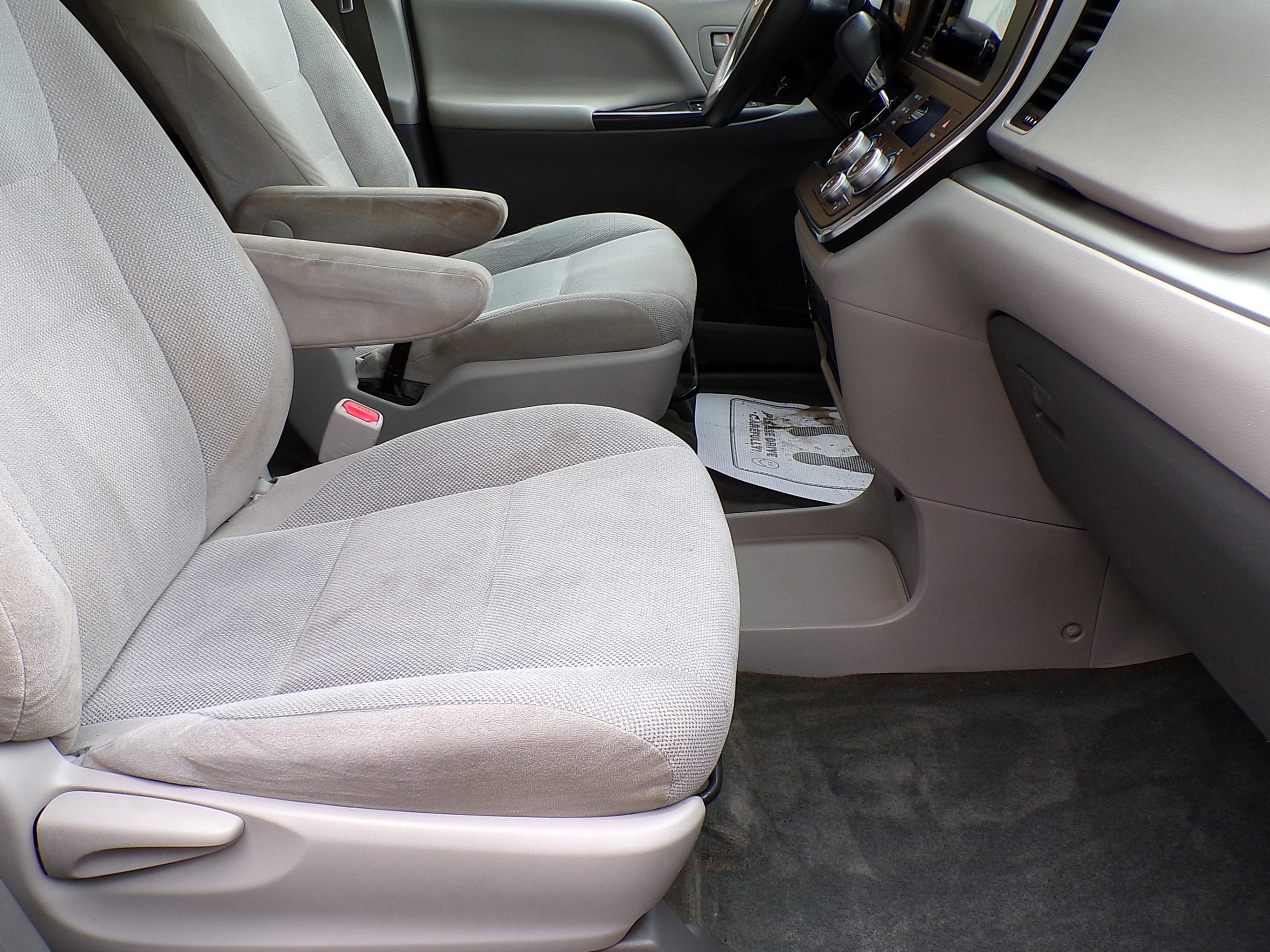 /autogallery/2015-Toyota-Sienna-22490003914541346.jpg