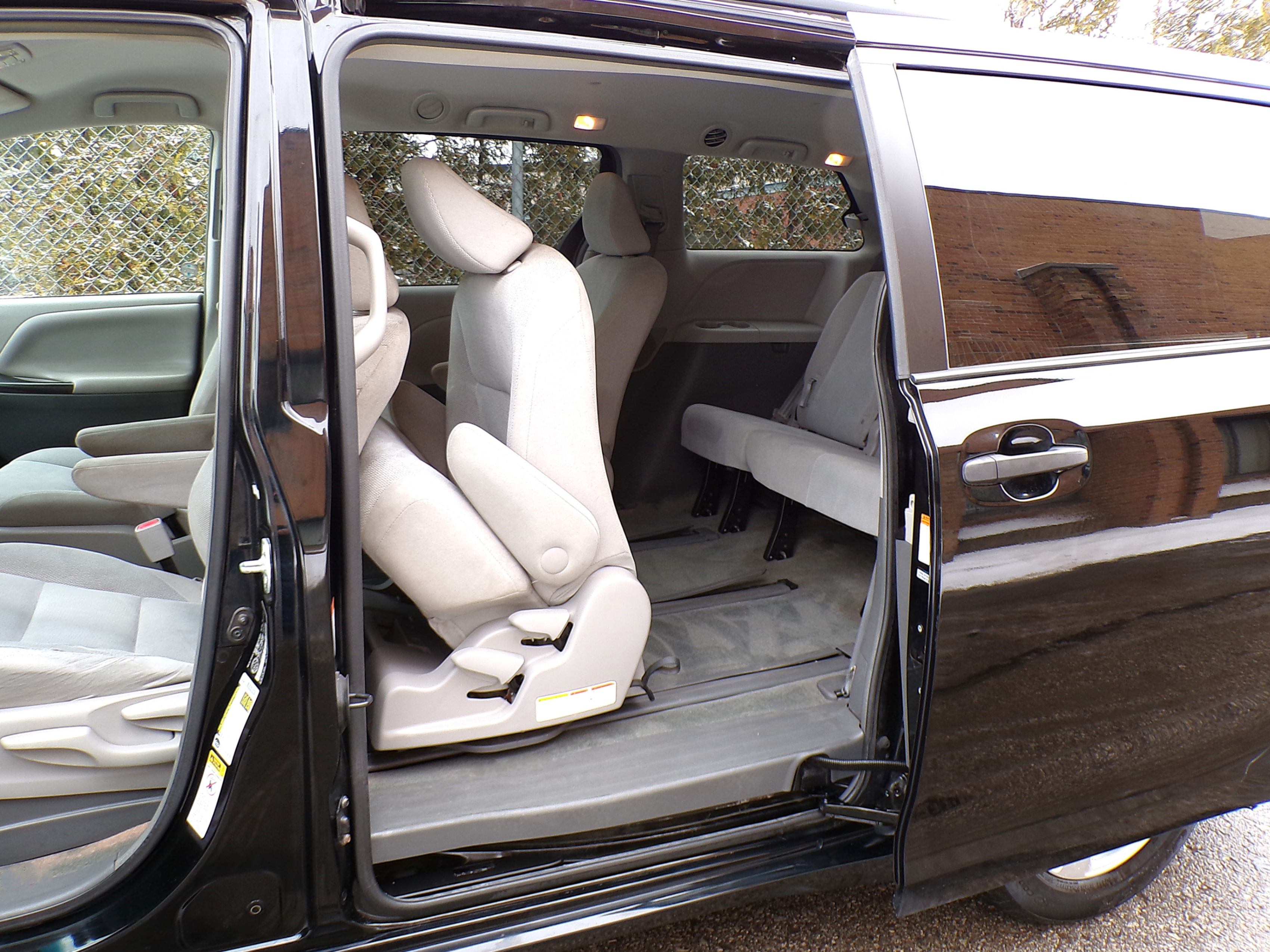 /autogallery/2015-Toyota-Sienna-2619200960532344.jpg