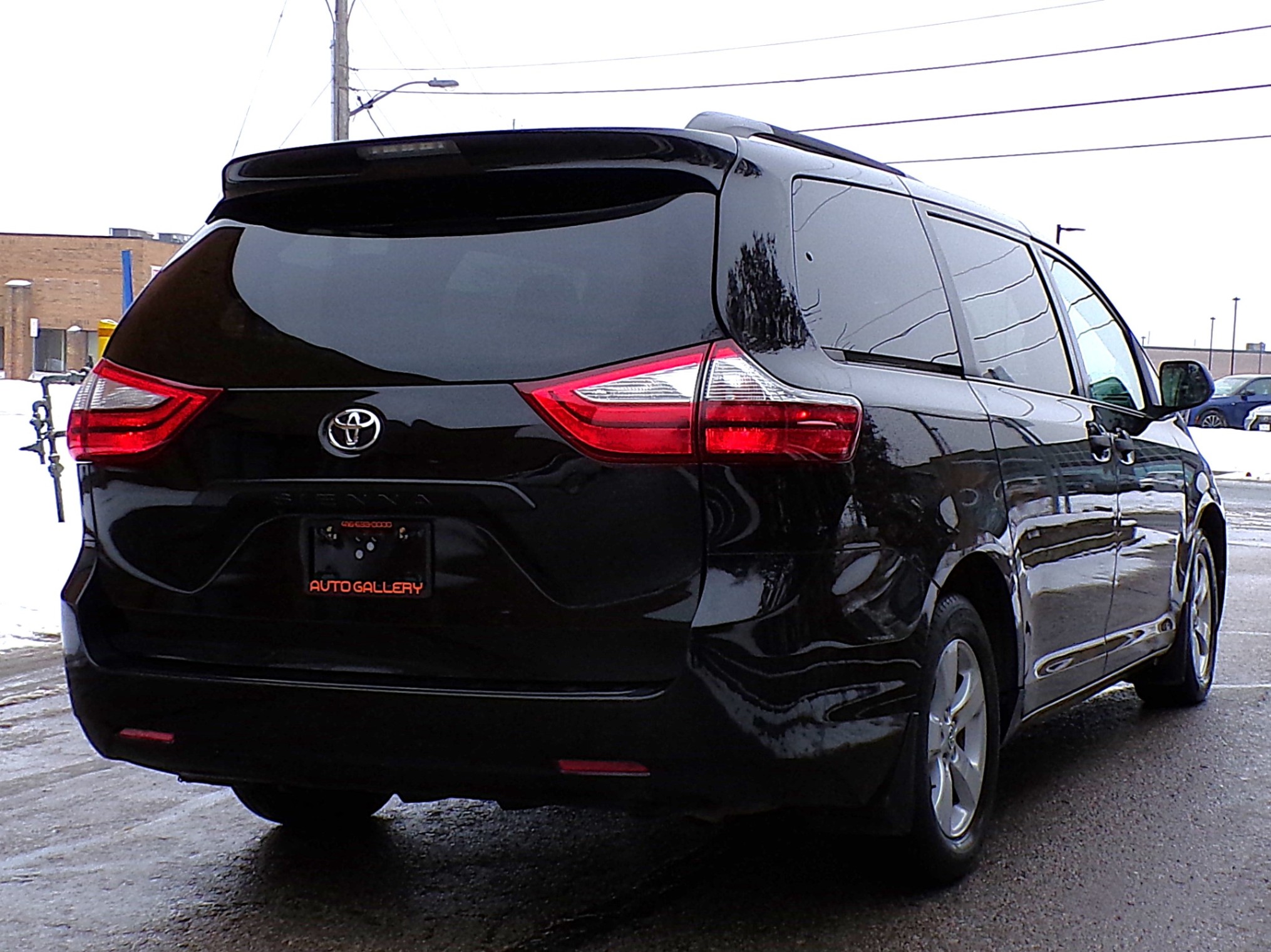 /autogallery/2015-Toyota-Sienna-2876158729551117.jpg